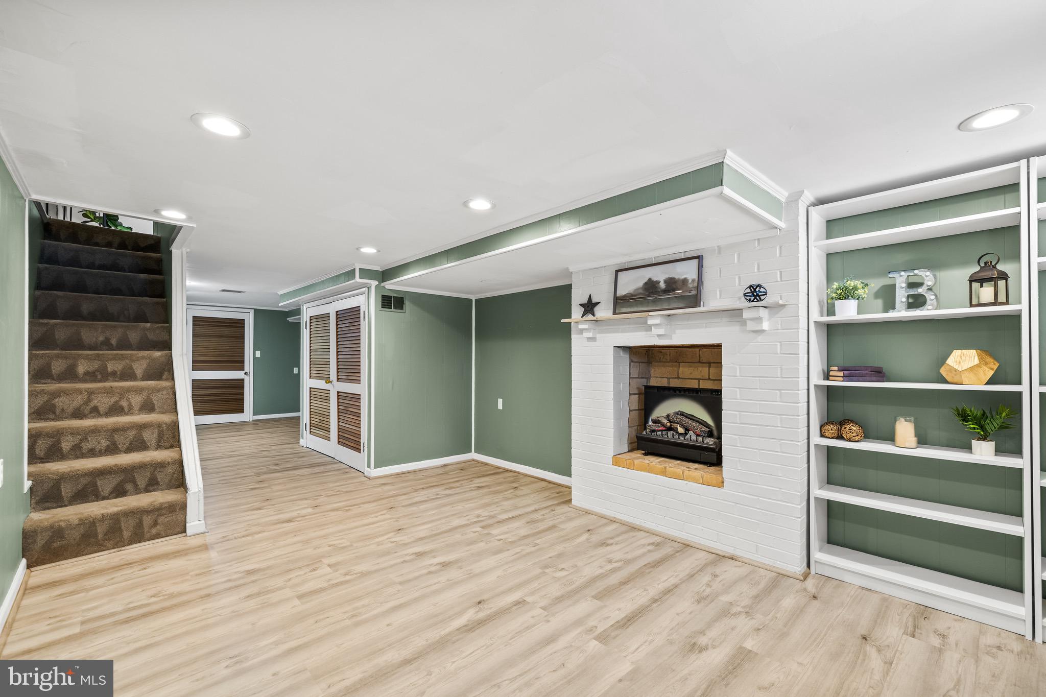LOCUST POINT - Residential