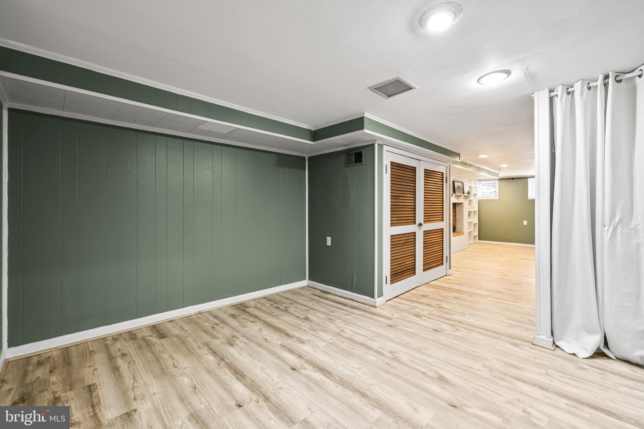 LOCUST POINT - Residential