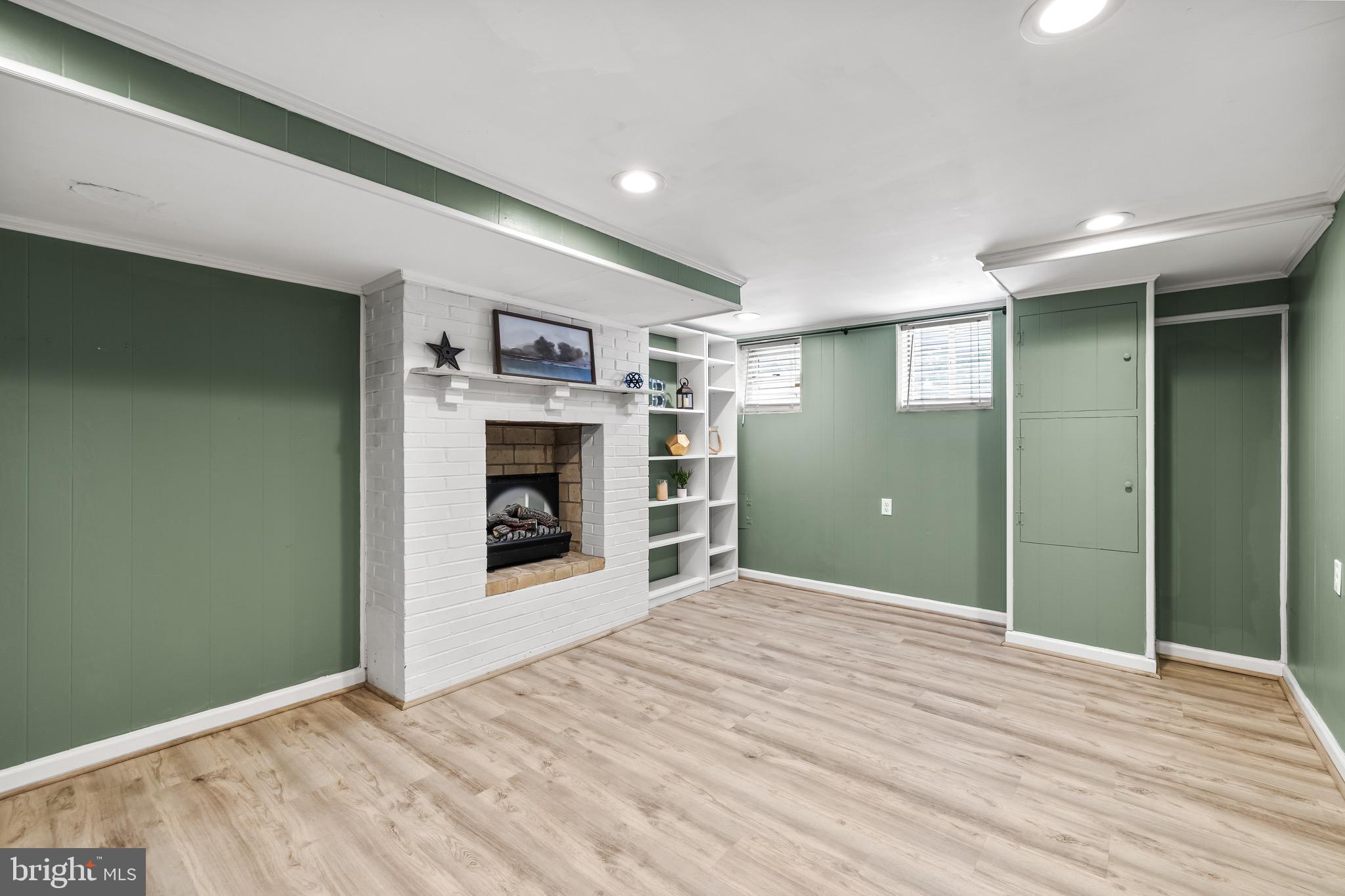 LOCUST POINT - Residential