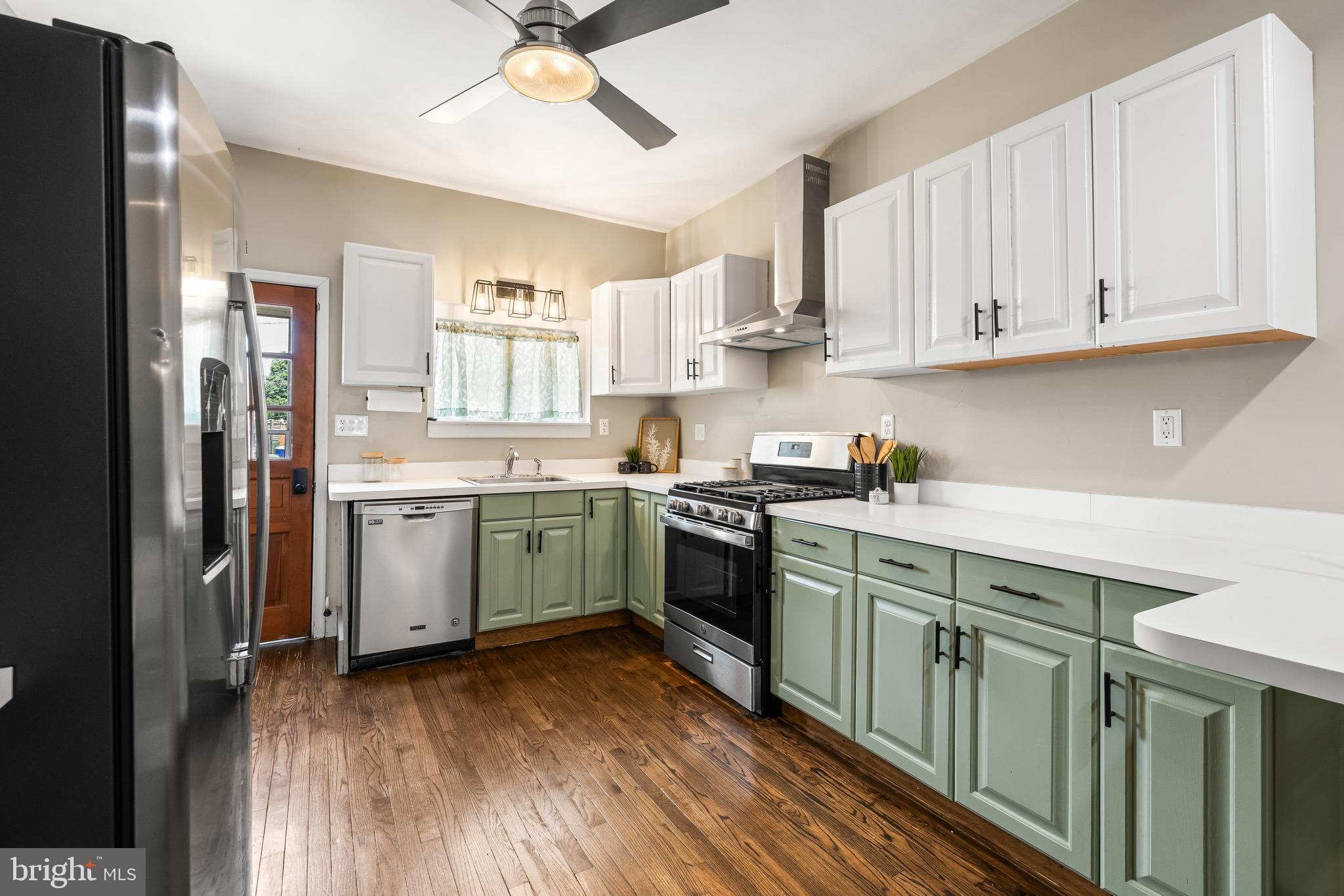 LOCUST POINT - Residential