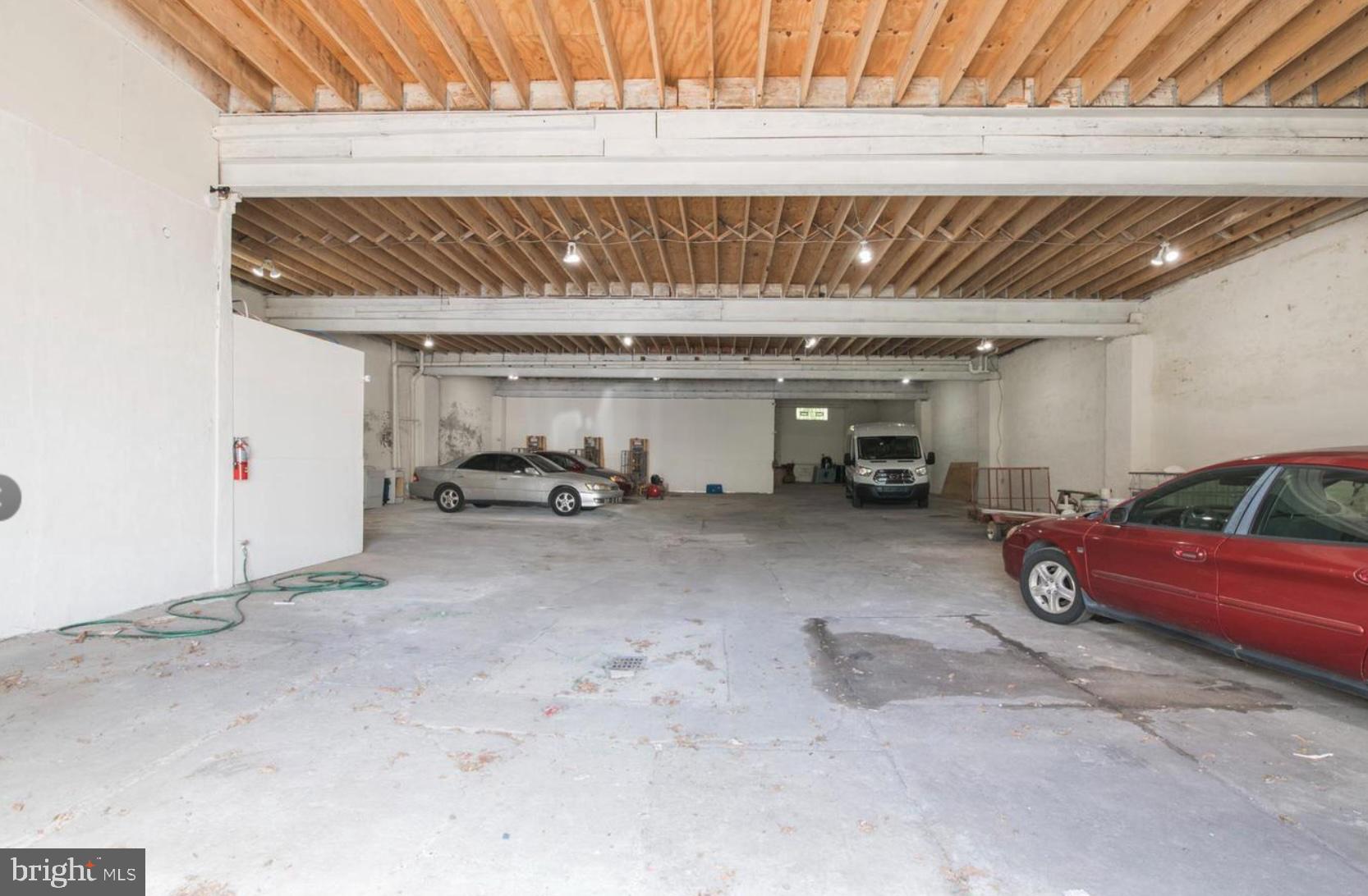 HUNTING PARK - Commercial Sale