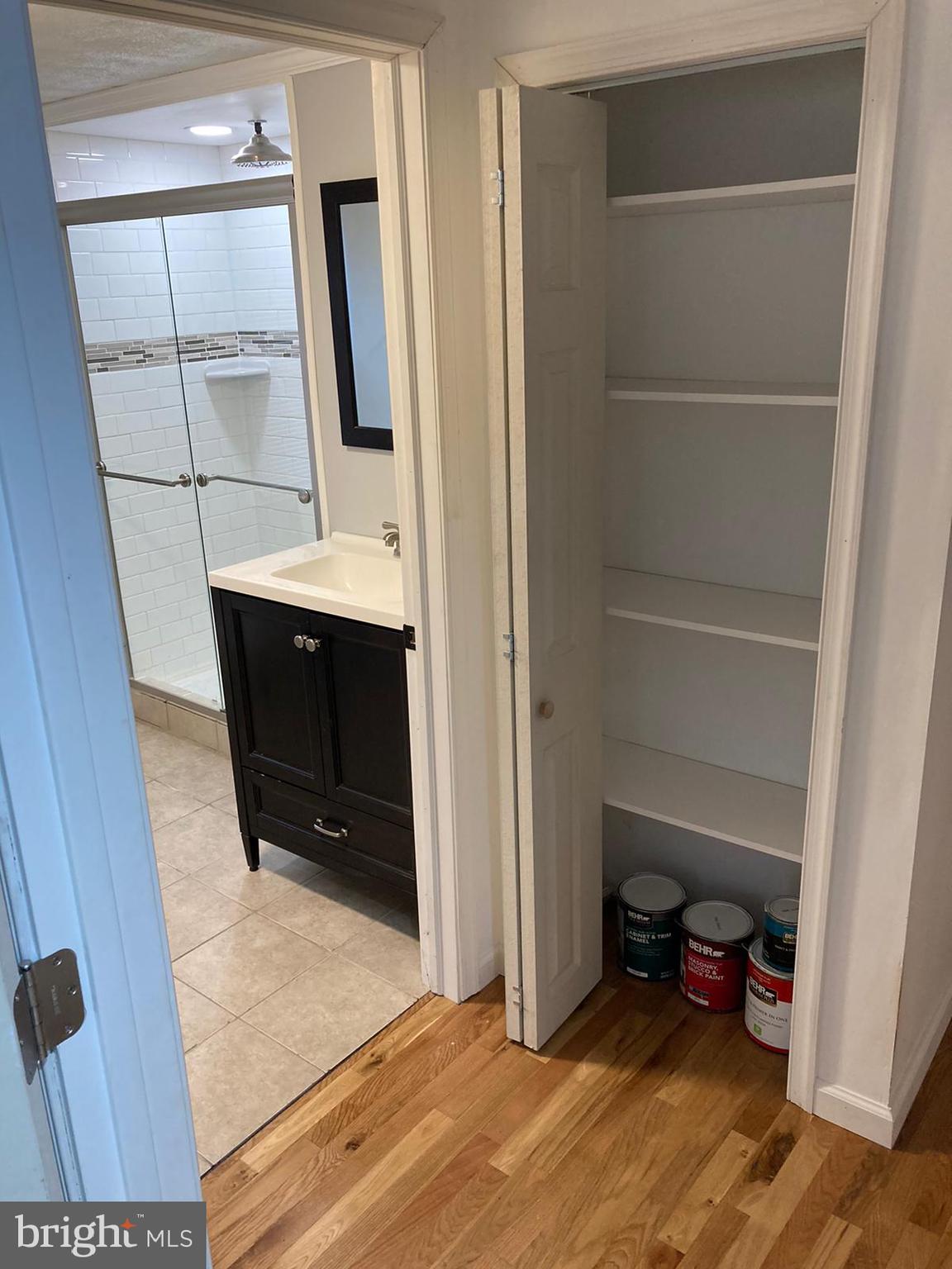 THORNDALE - Residential Lease