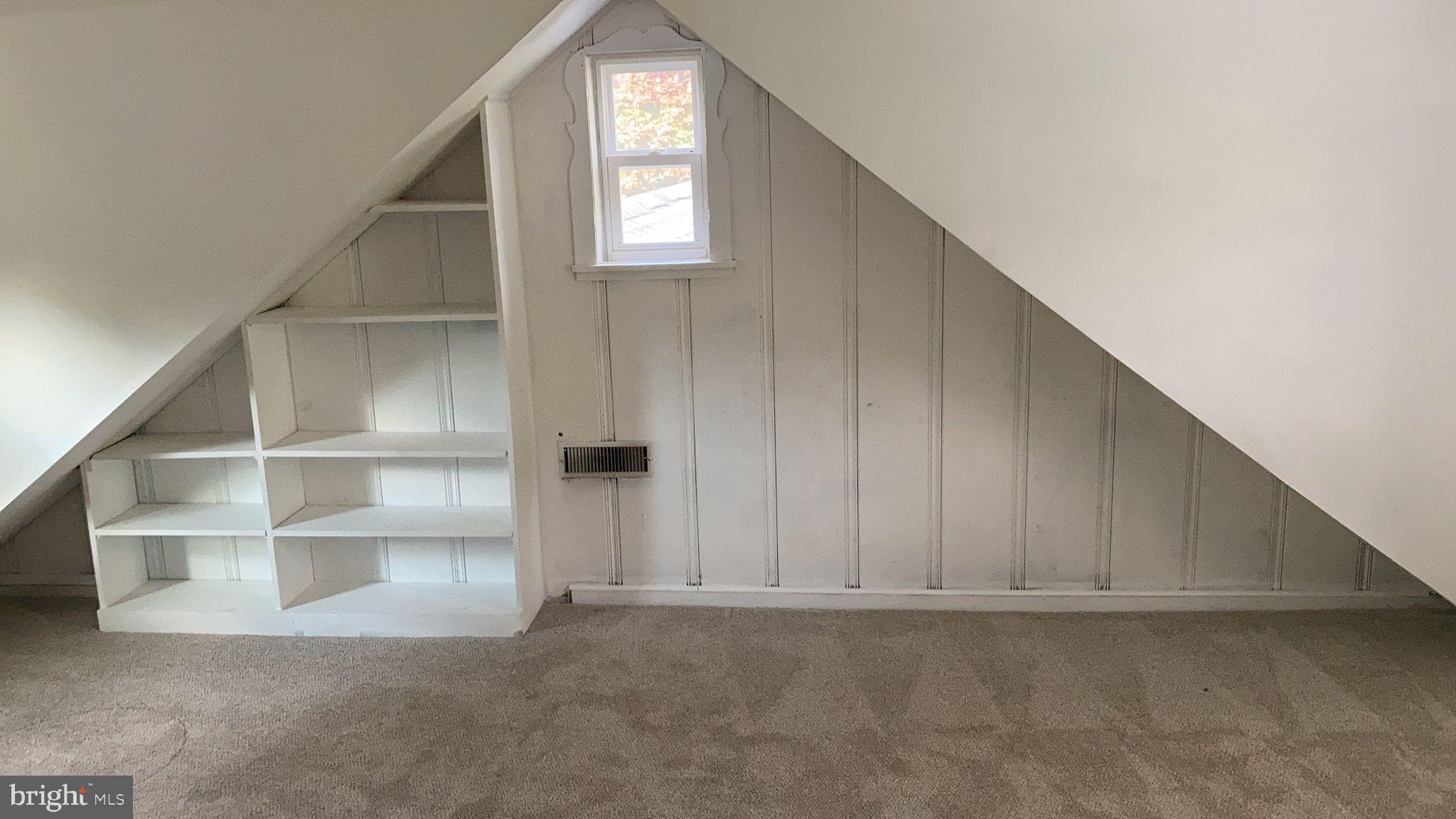 THORNDALE - Residential Lease