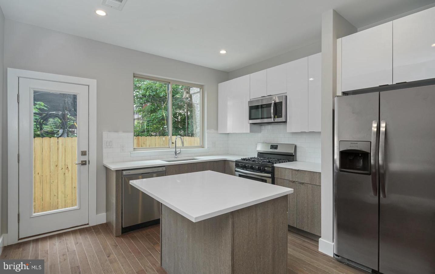 POINT BREEZE - Residential