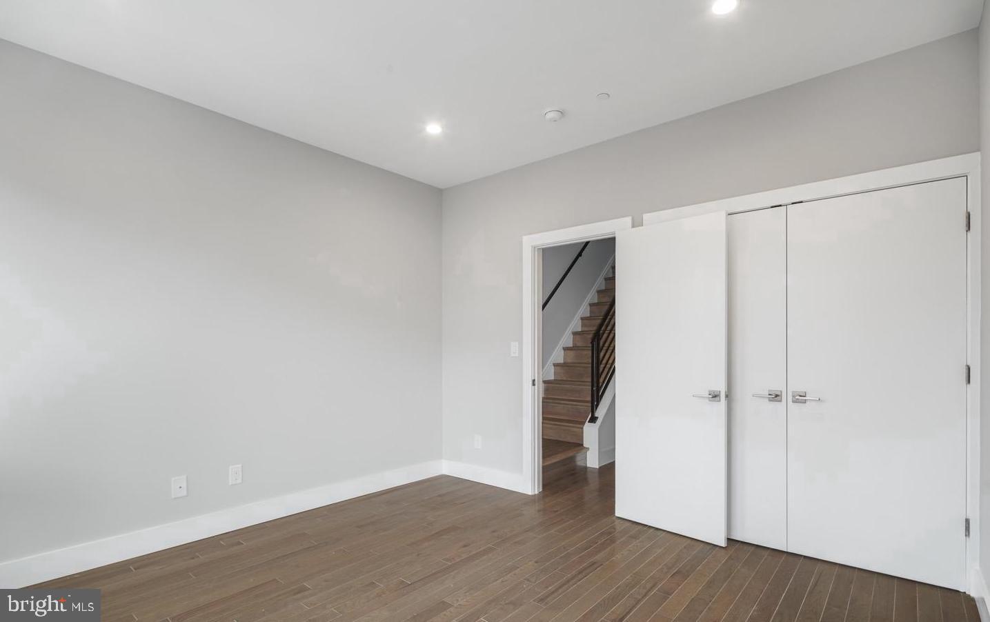 POINT BREEZE - Residential