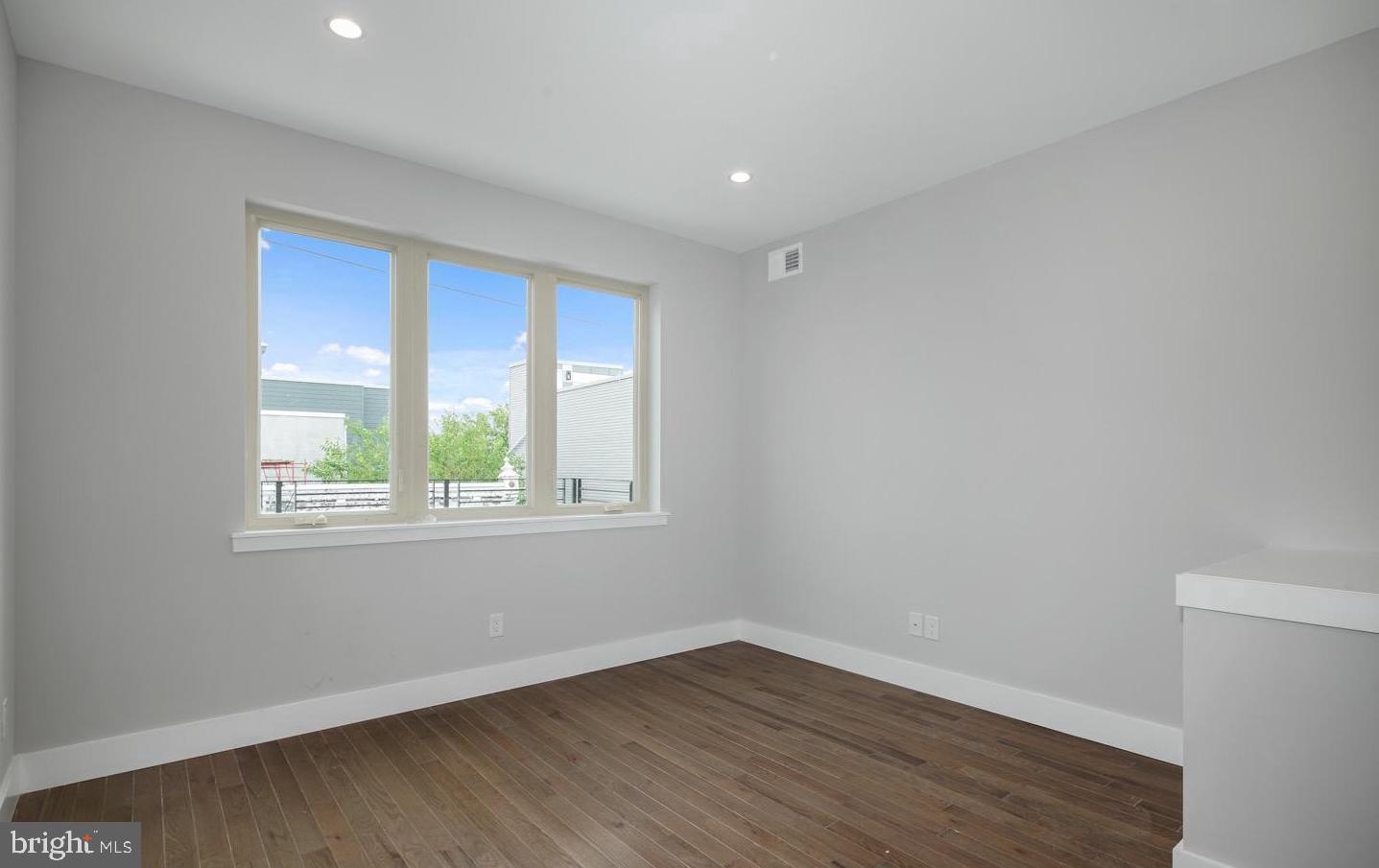 POINT BREEZE - Residential