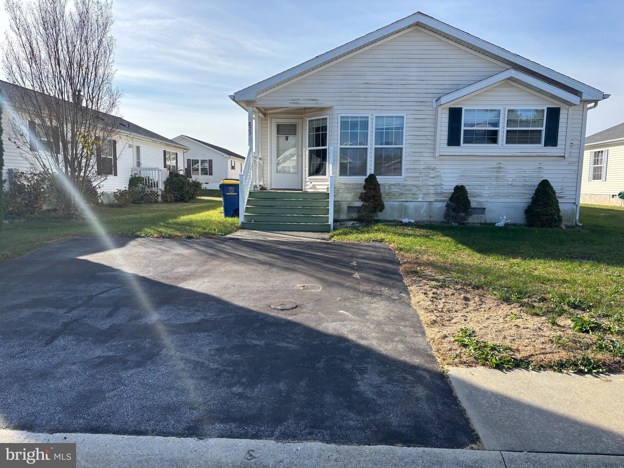 This 2 bedroom, 2 bath manufactured home was built in 2005 and is located in the highly sought after Bon Ayre 55+ community.  This home is equipped with central AC and offers the convenience of 2 off street parking spots.  The open floor plan makes this the perfect home for entertaining or just relaxing.  Plenty of windows surrounding the breakfast nook in kitchen to enjoy your morning coffee. This home is just waiting for you to come enjoy your retirement.  

This community is designed to make retirement life an active life. There is plenty to do right in this community giving you the convenience of entertainment without having to leave. The community building has a large meeting room, exercise room, billiard room, and card room.  If looking for excursions as well then this is a great location.  Smyrna’s historic downtown, Lake Como, the Smyrna Municipal Park, and the Smyrna Bikeways Path are just minutes away. Bombay Hook Preserve, the Delaware Bay, the Blackbird State Forest, and Garrisons Lake are also close by.  This home is also close to Routes 1 and 13 making it easy to access Wilmington, Dover, and  the DE beaches.