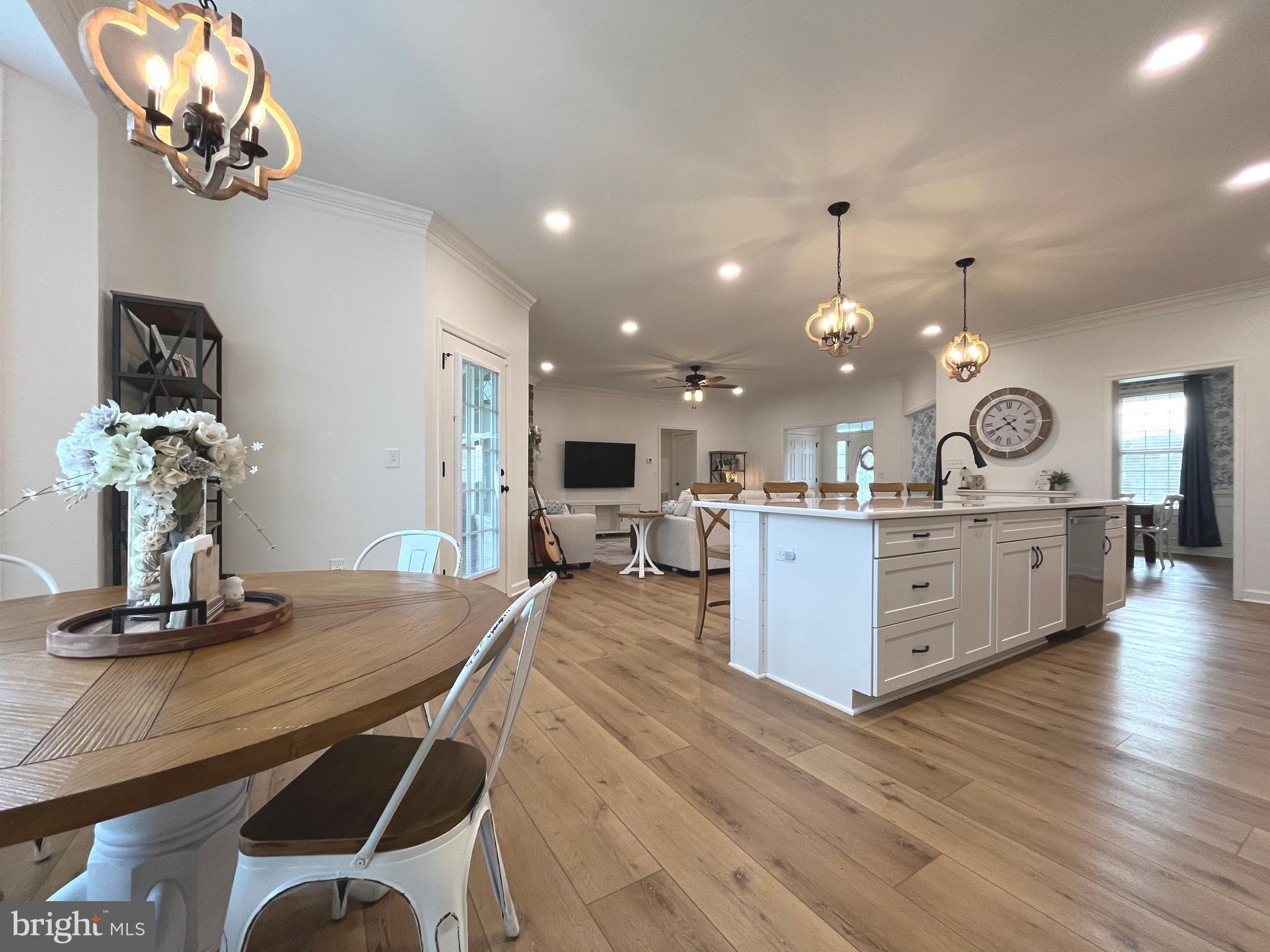 APPLE KNOLLS ESTATES - Residential