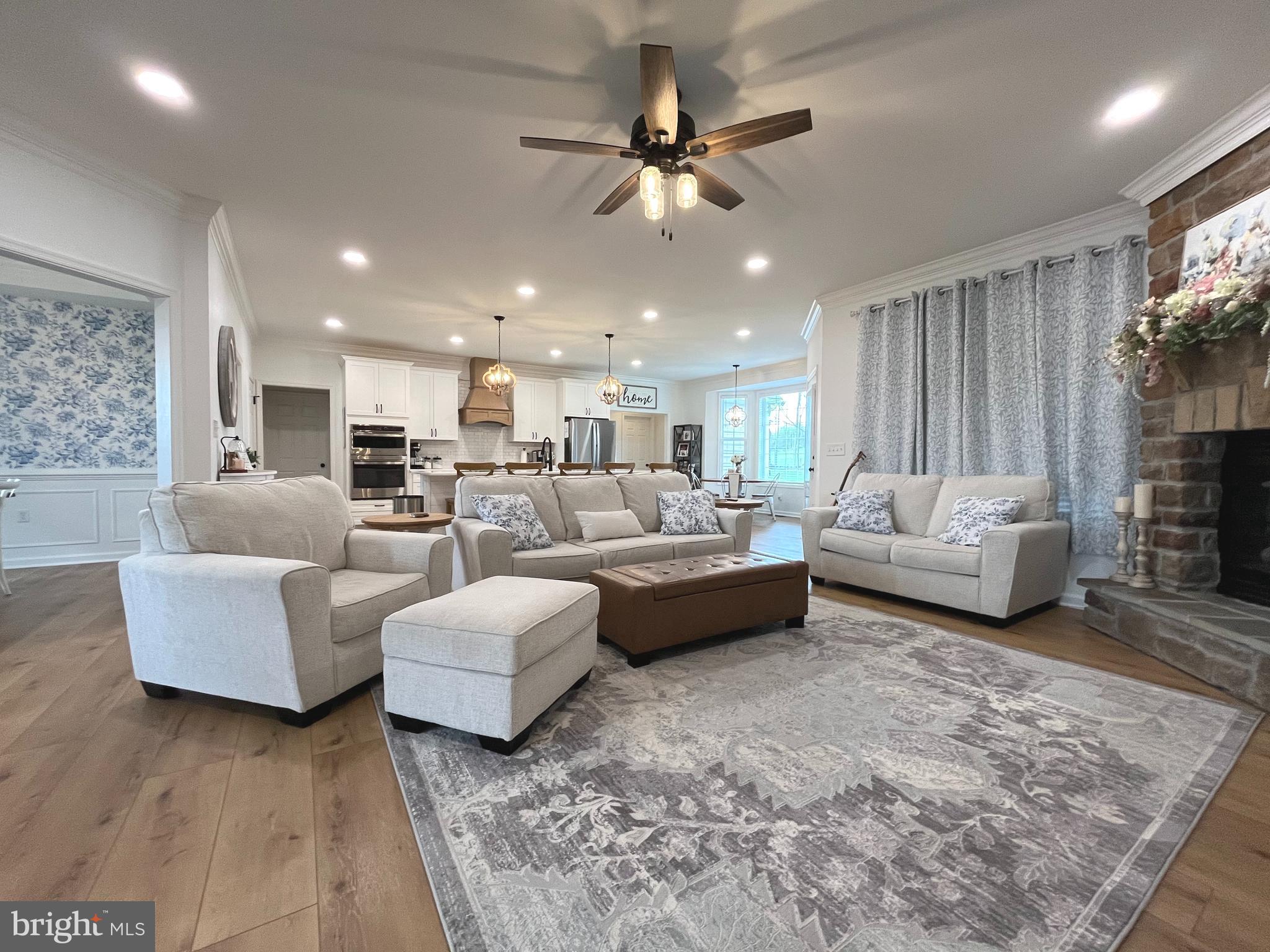 APPLE KNOLLS ESTATES - Residential
