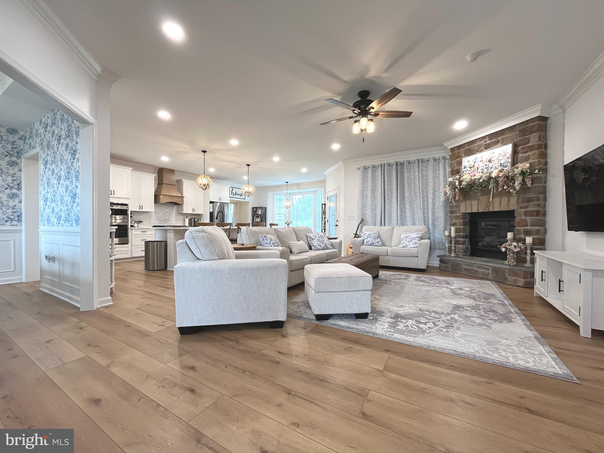 APPLE KNOLLS ESTATES - Residential