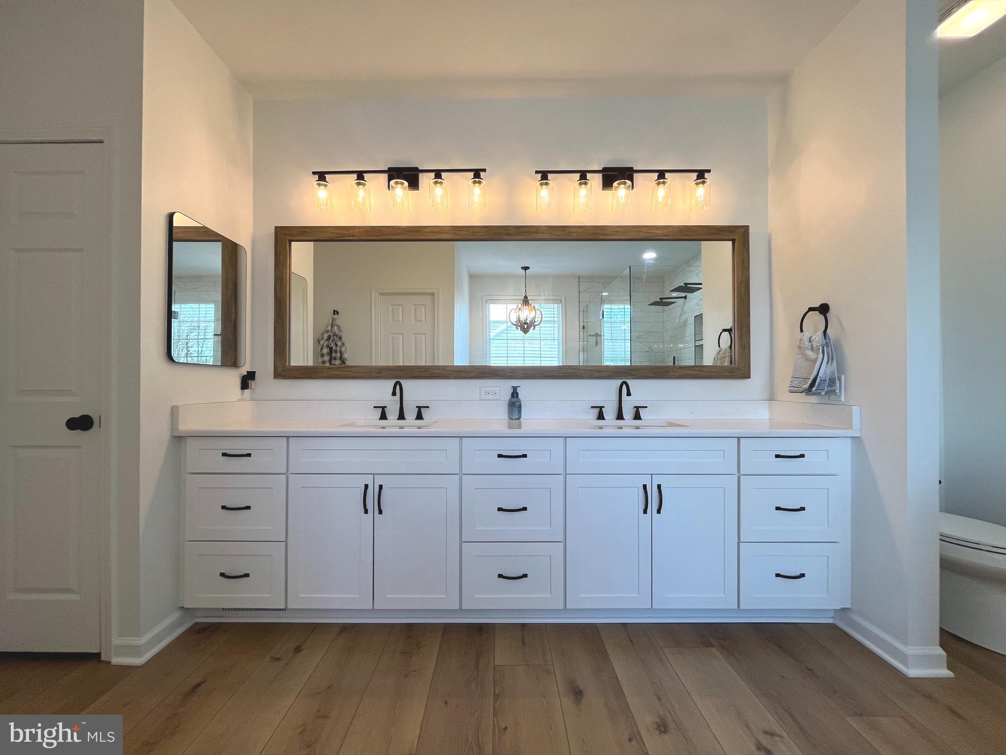 APPLE KNOLLS ESTATES - Residential