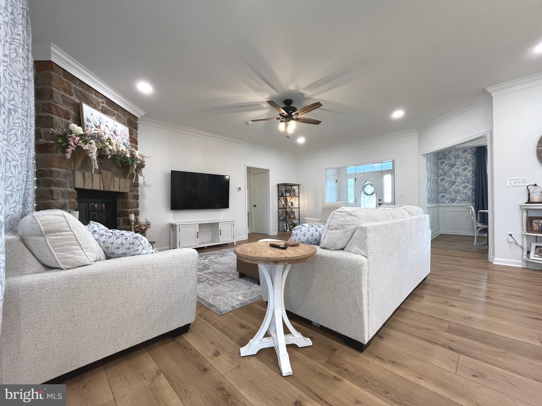 APPLE KNOLLS ESTATES - Residential