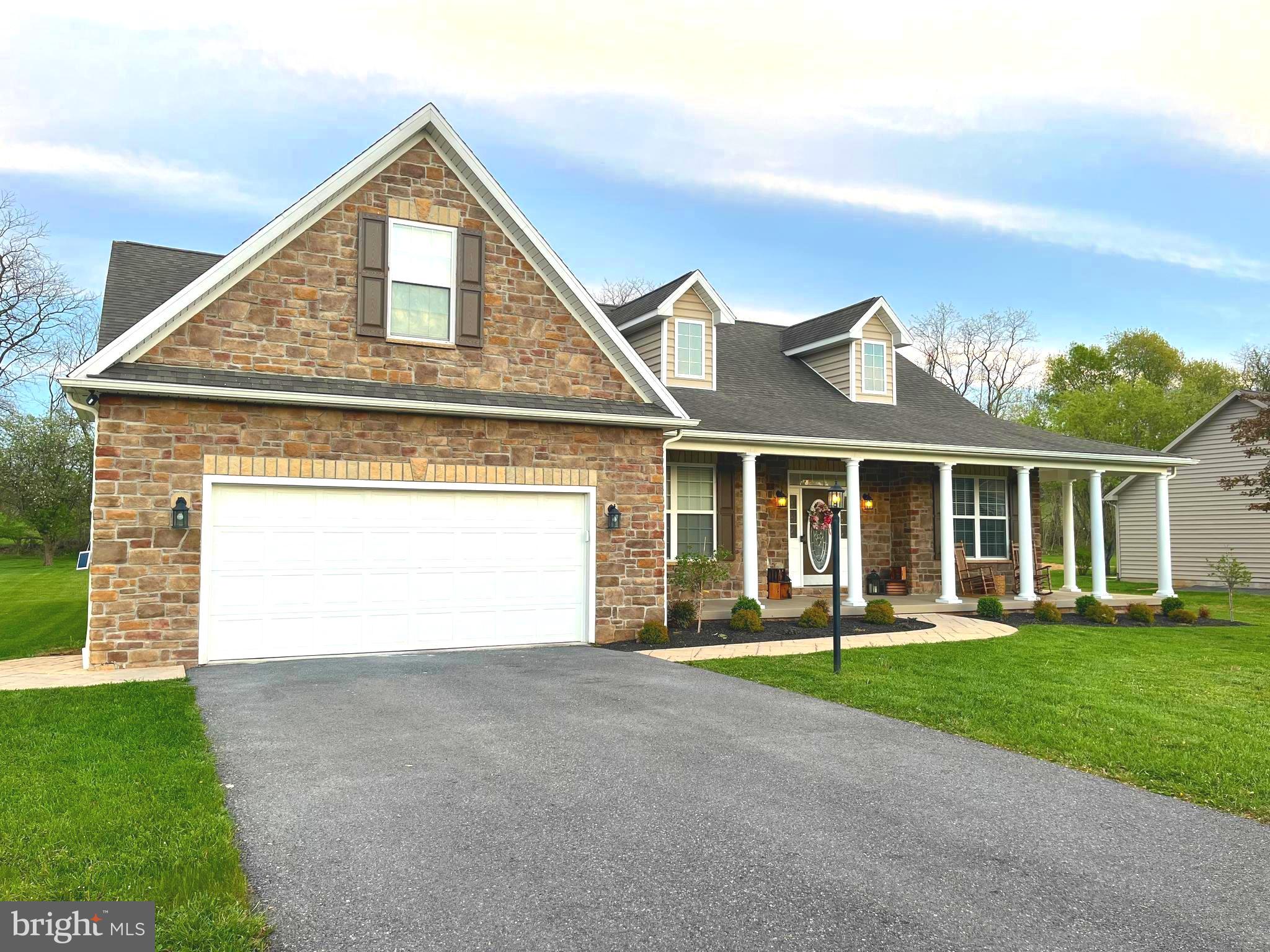 APPLE KNOLLS ESTATES - Residential