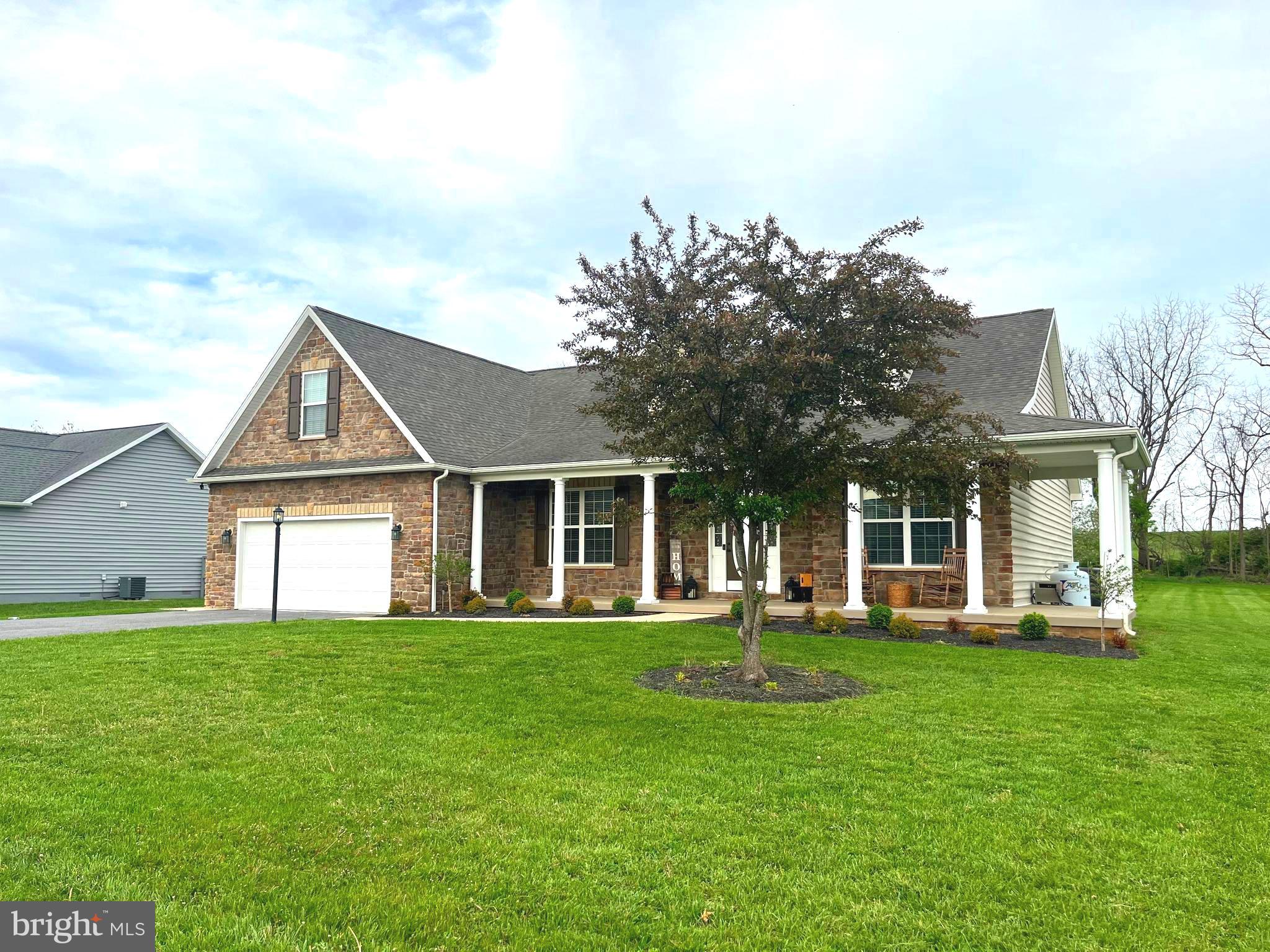 APPLE KNOLLS ESTATES - Residential