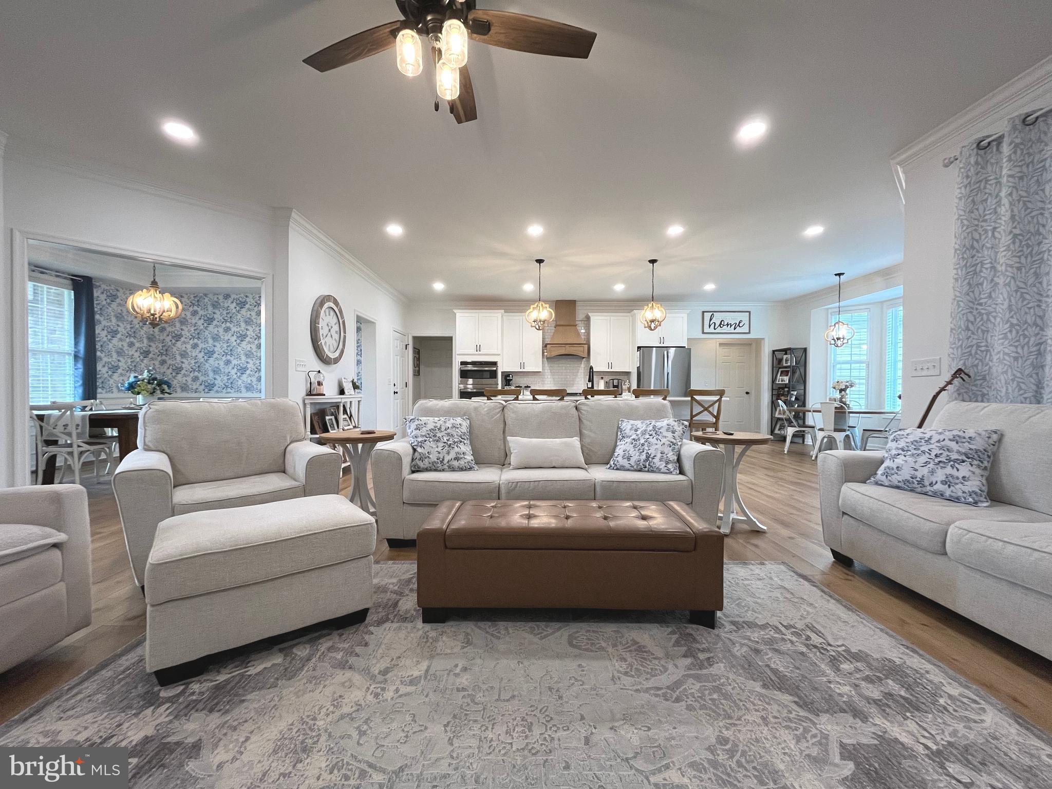 APPLE KNOLLS ESTATES - Residential