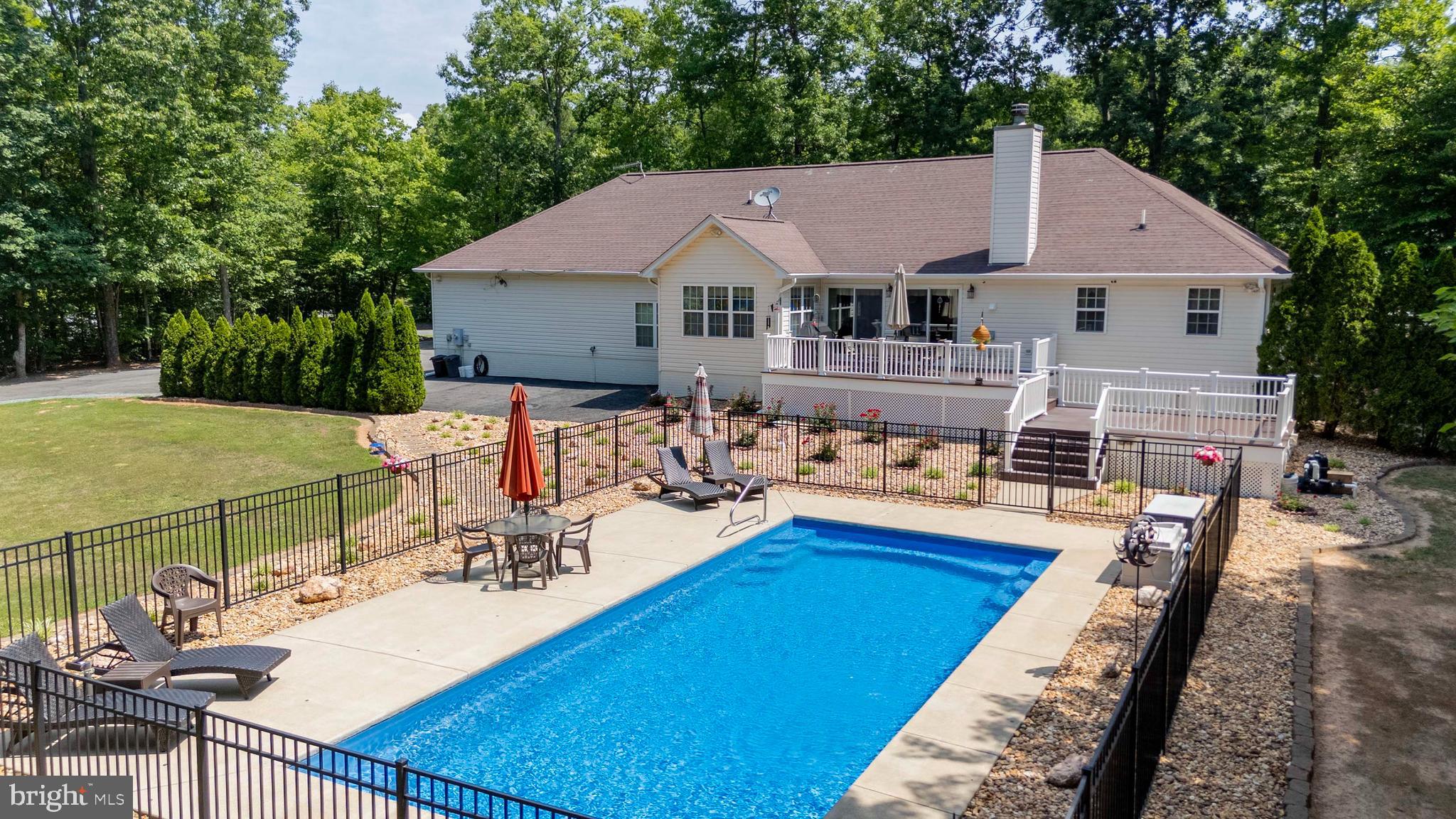 MAGNOLIA HARBOUR - Residential