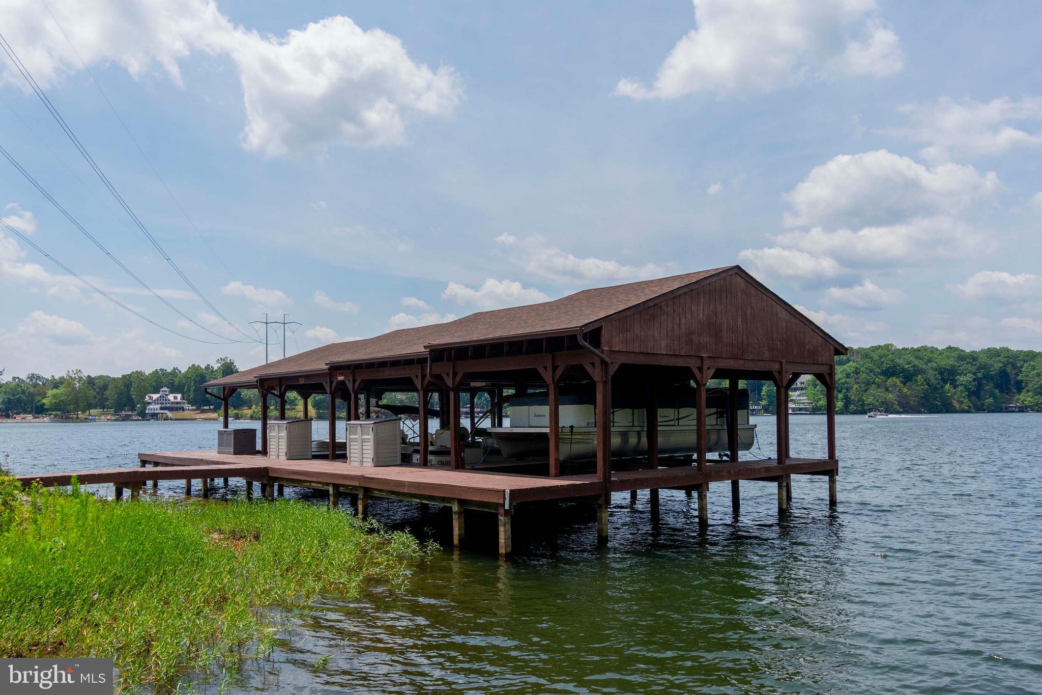 MAGNOLIA HARBOUR - Residential