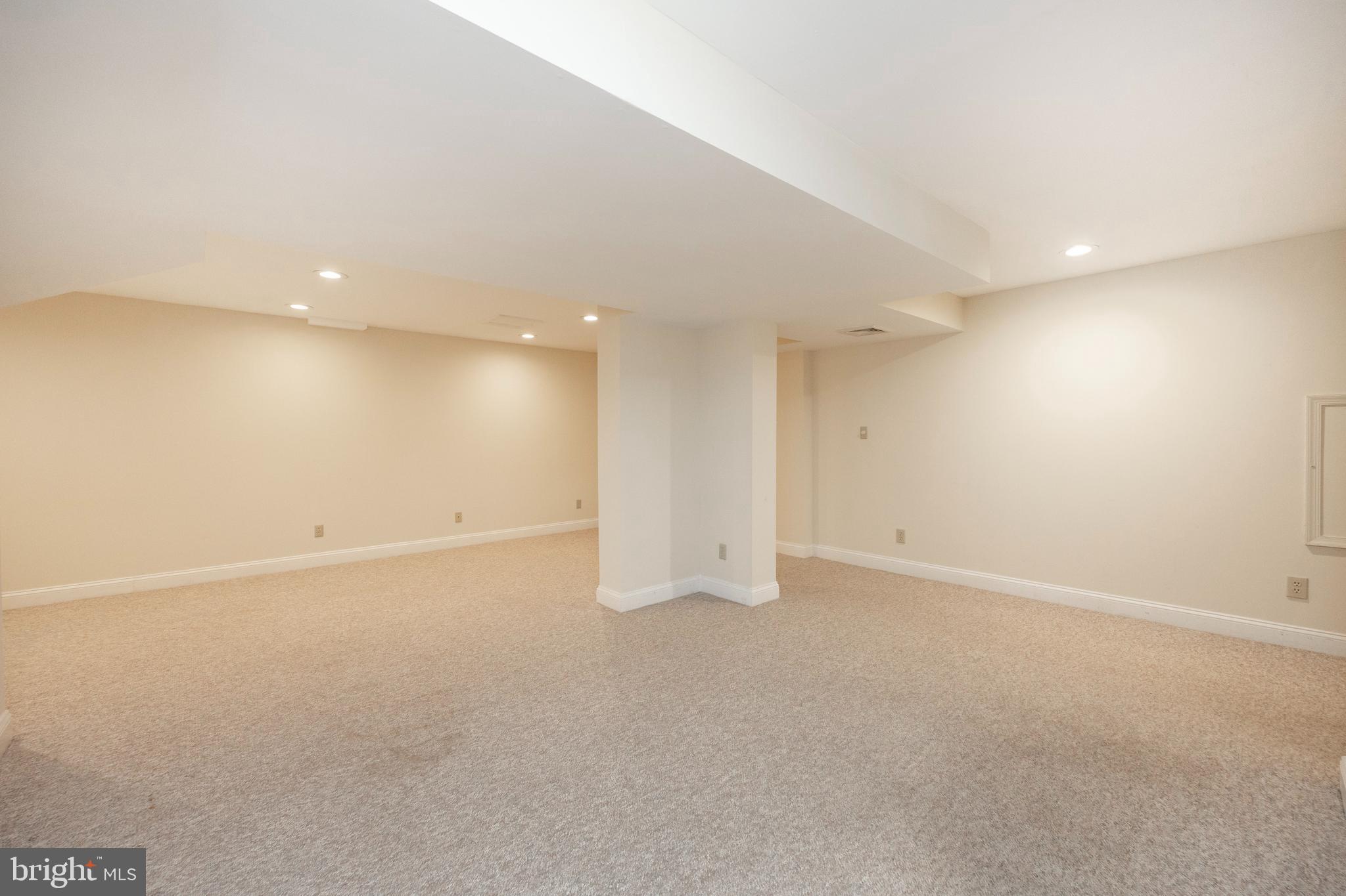 CAMBRIDGE CHASE - Residential