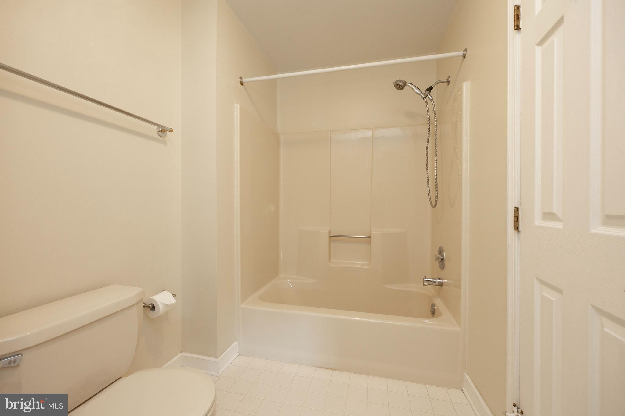 CAMBRIDGE CHASE - Residential