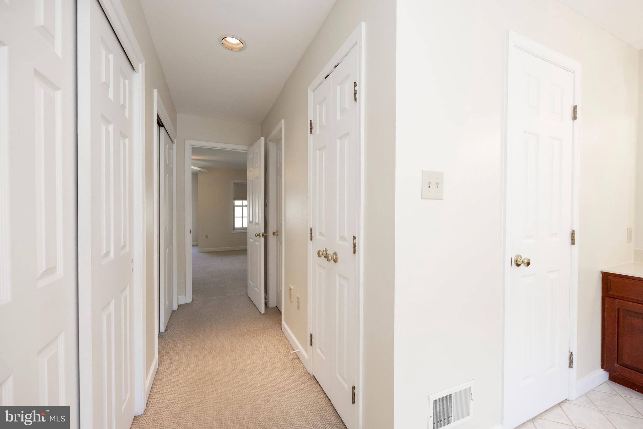 CAMBRIDGE CHASE - Residential
