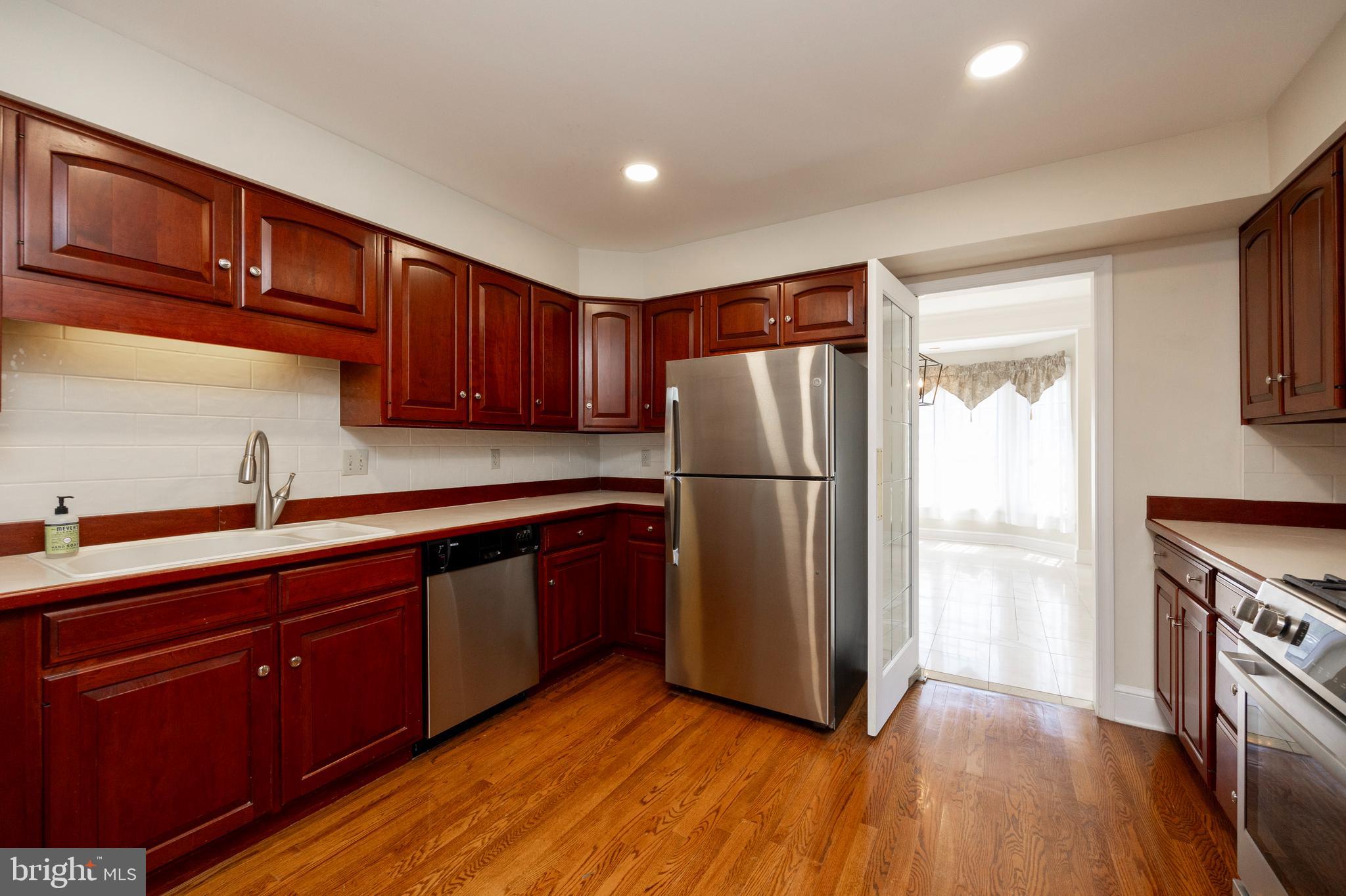CAMBRIDGE CHASE - Residential