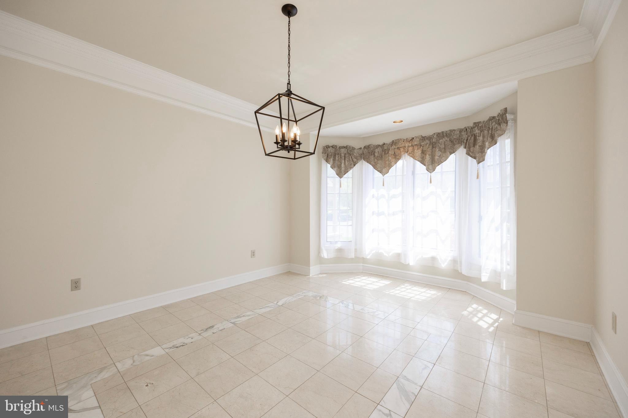 CAMBRIDGE CHASE - Residential