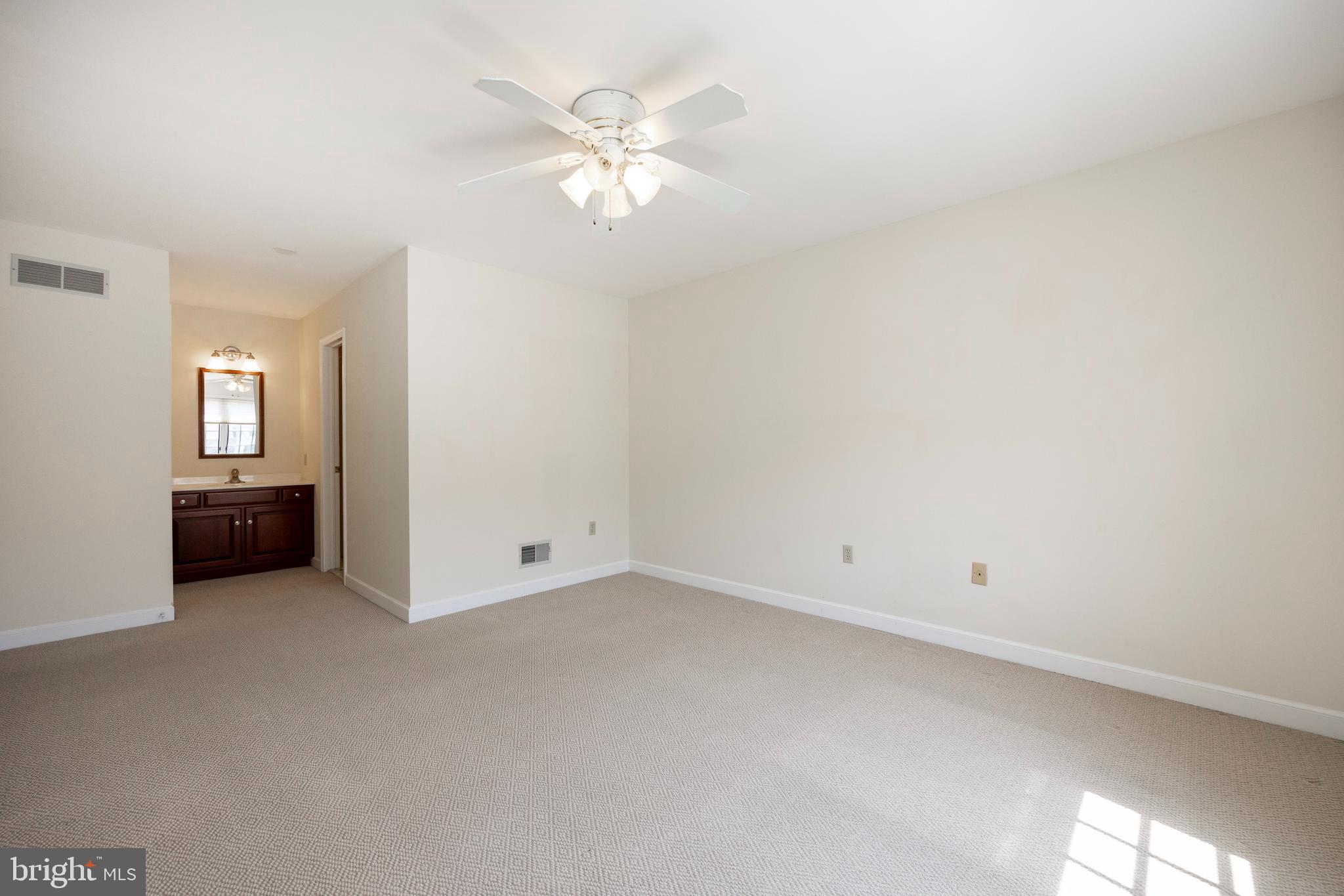 CAMBRIDGE CHASE - Residential
