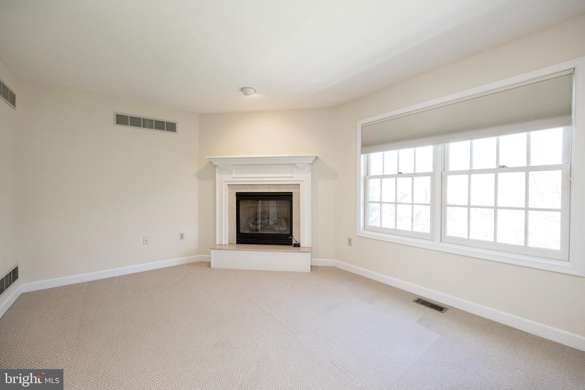 CAMBRIDGE CHASE - Residential