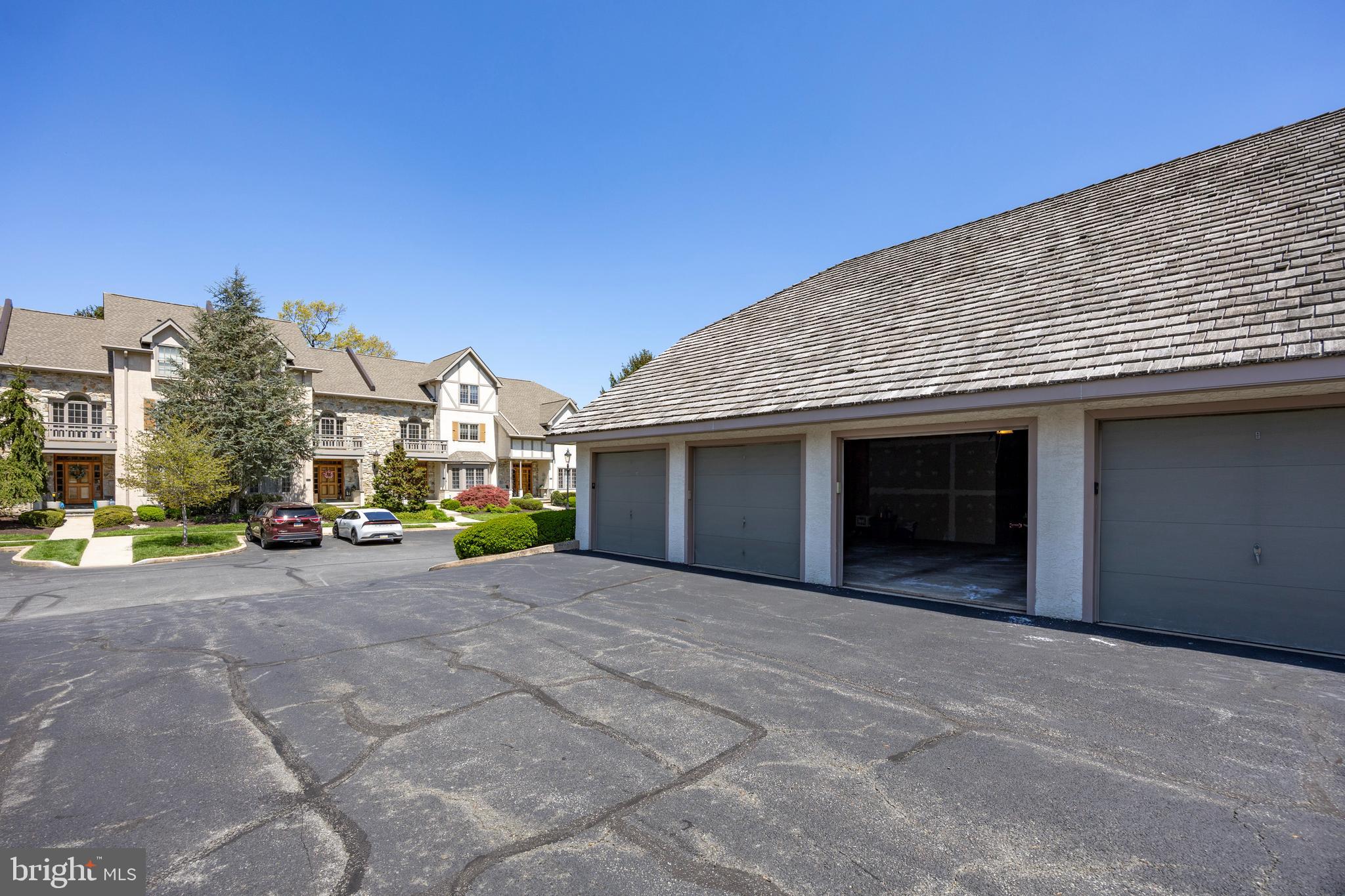 CAMBRIDGE CHASE - Residential