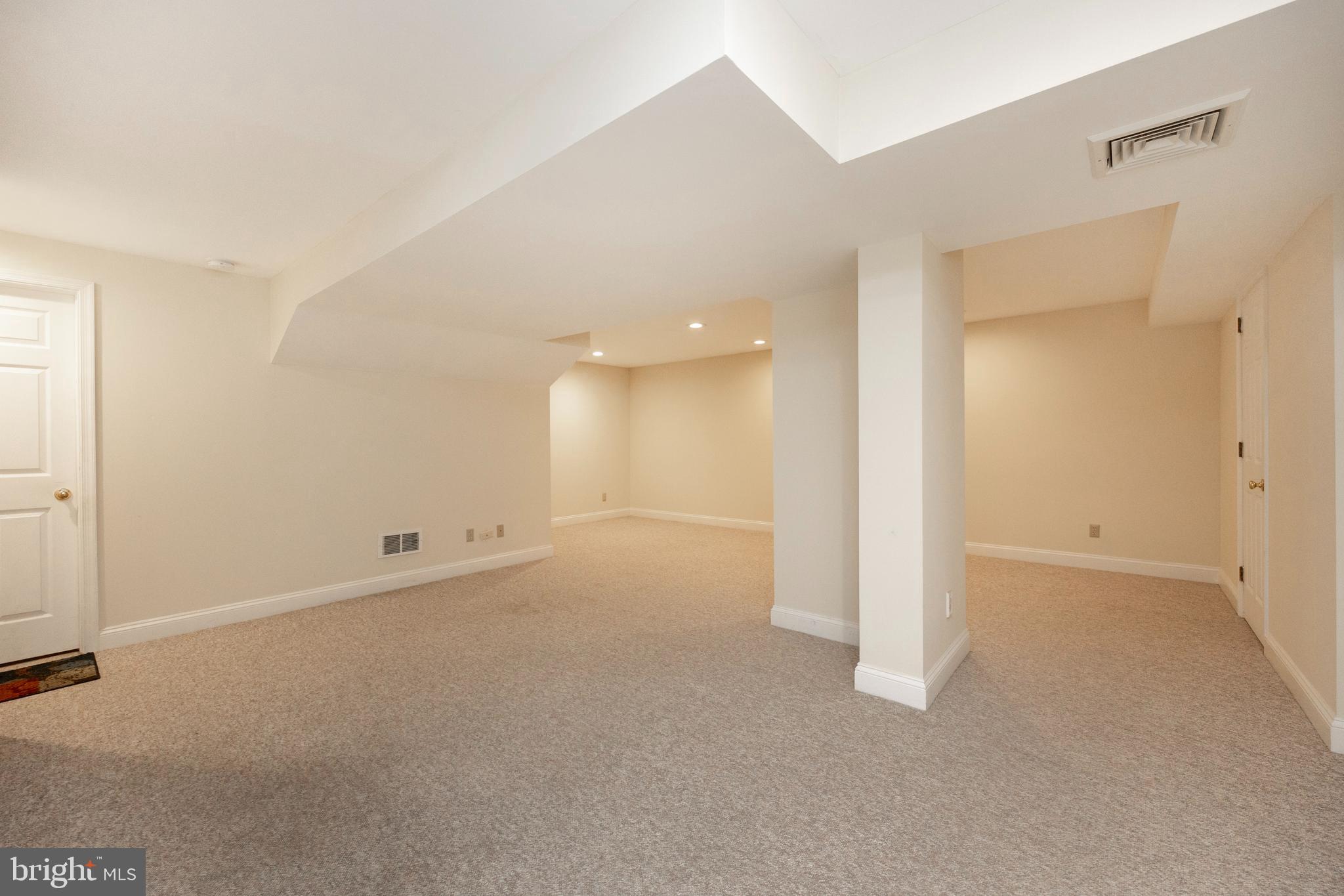 CAMBRIDGE CHASE - Residential