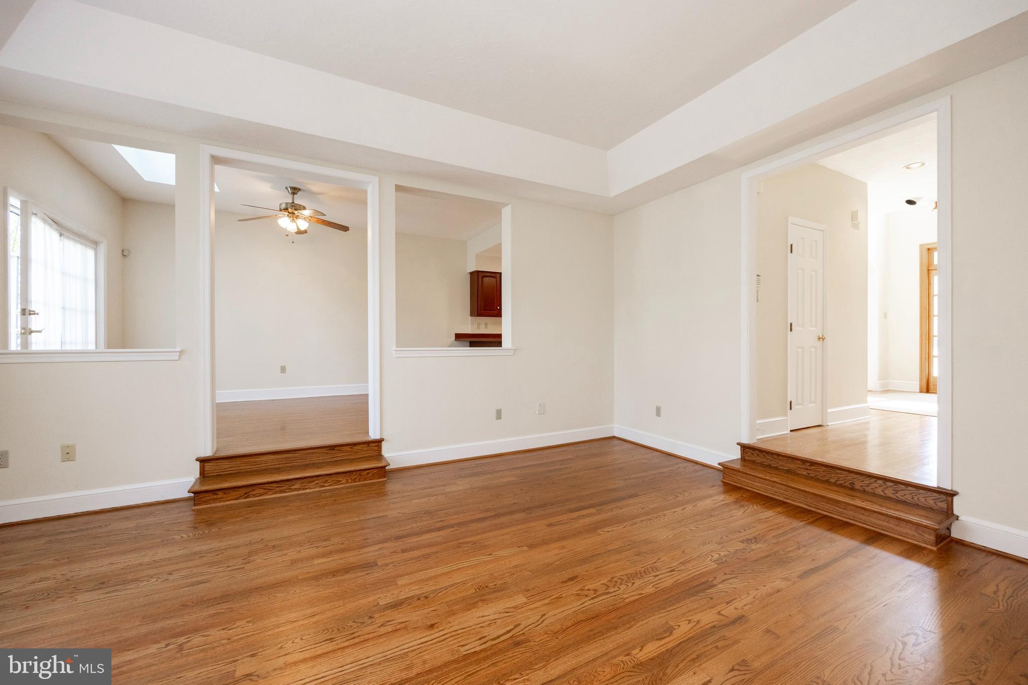 CAMBRIDGE CHASE - Residential