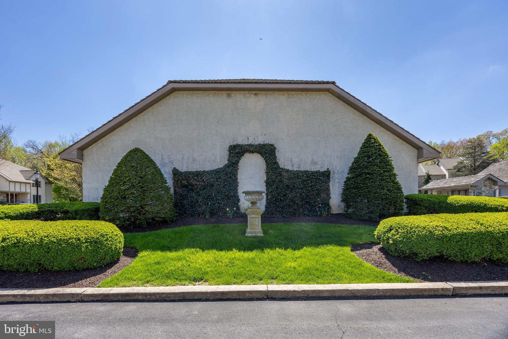 CAMBRIDGE CHASE - Residential