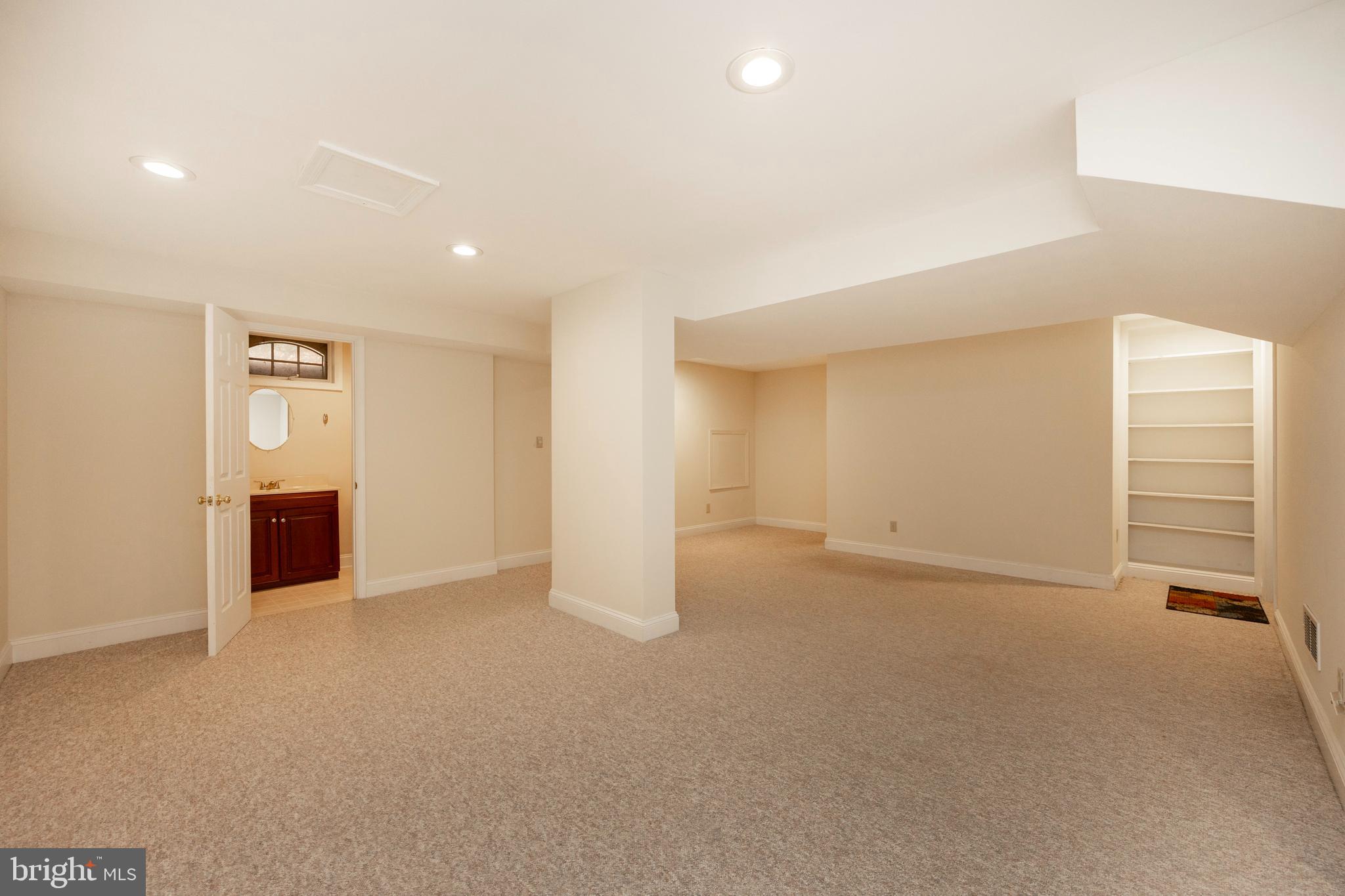 CAMBRIDGE CHASE - Residential