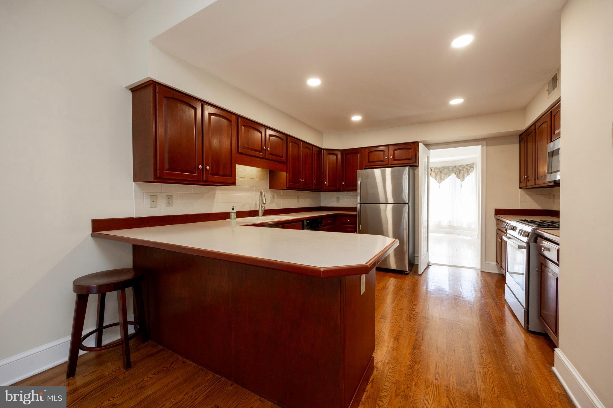 CAMBRIDGE CHASE - Residential