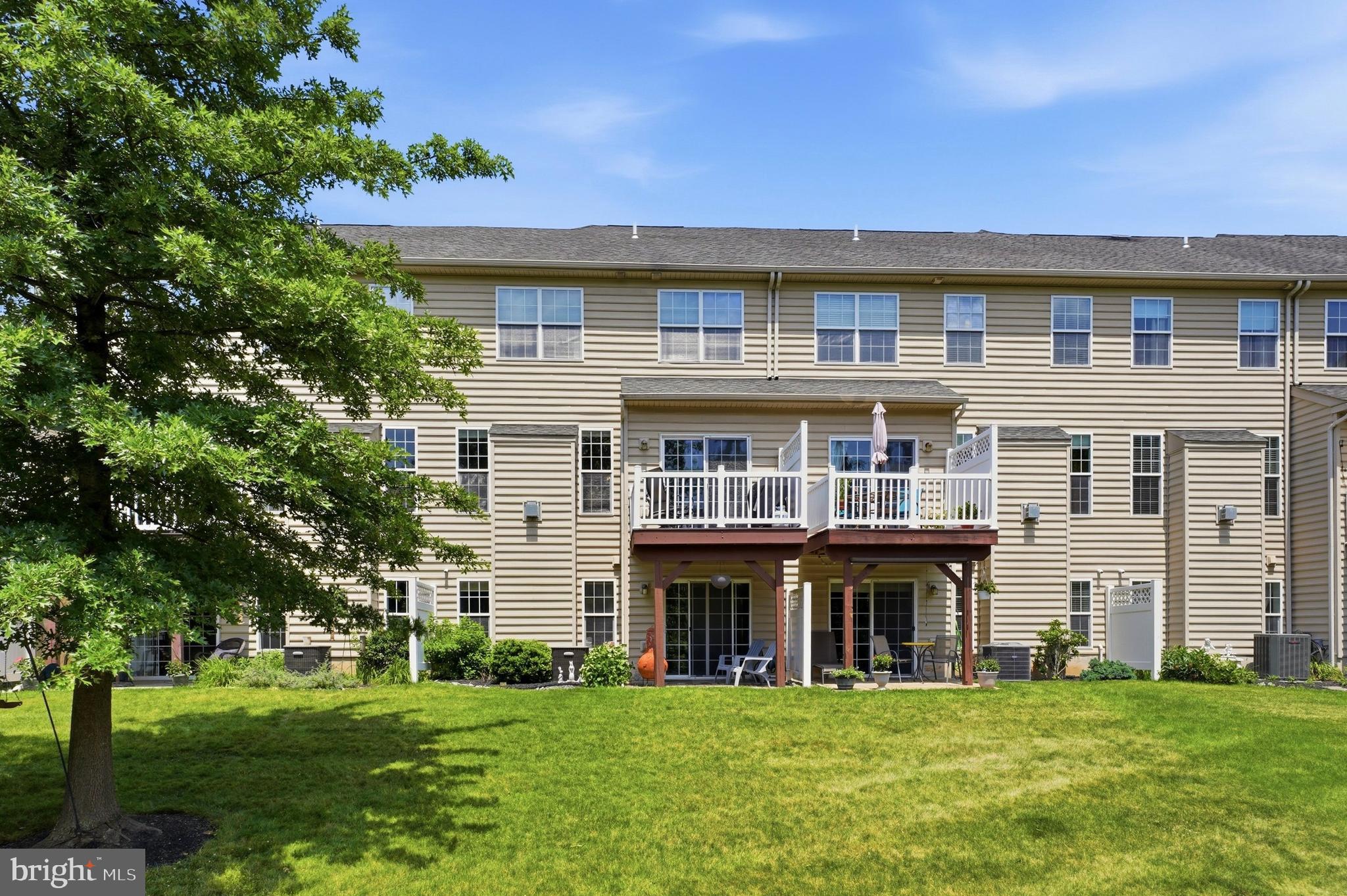 TH AT HERITAGE CNTR - Residential