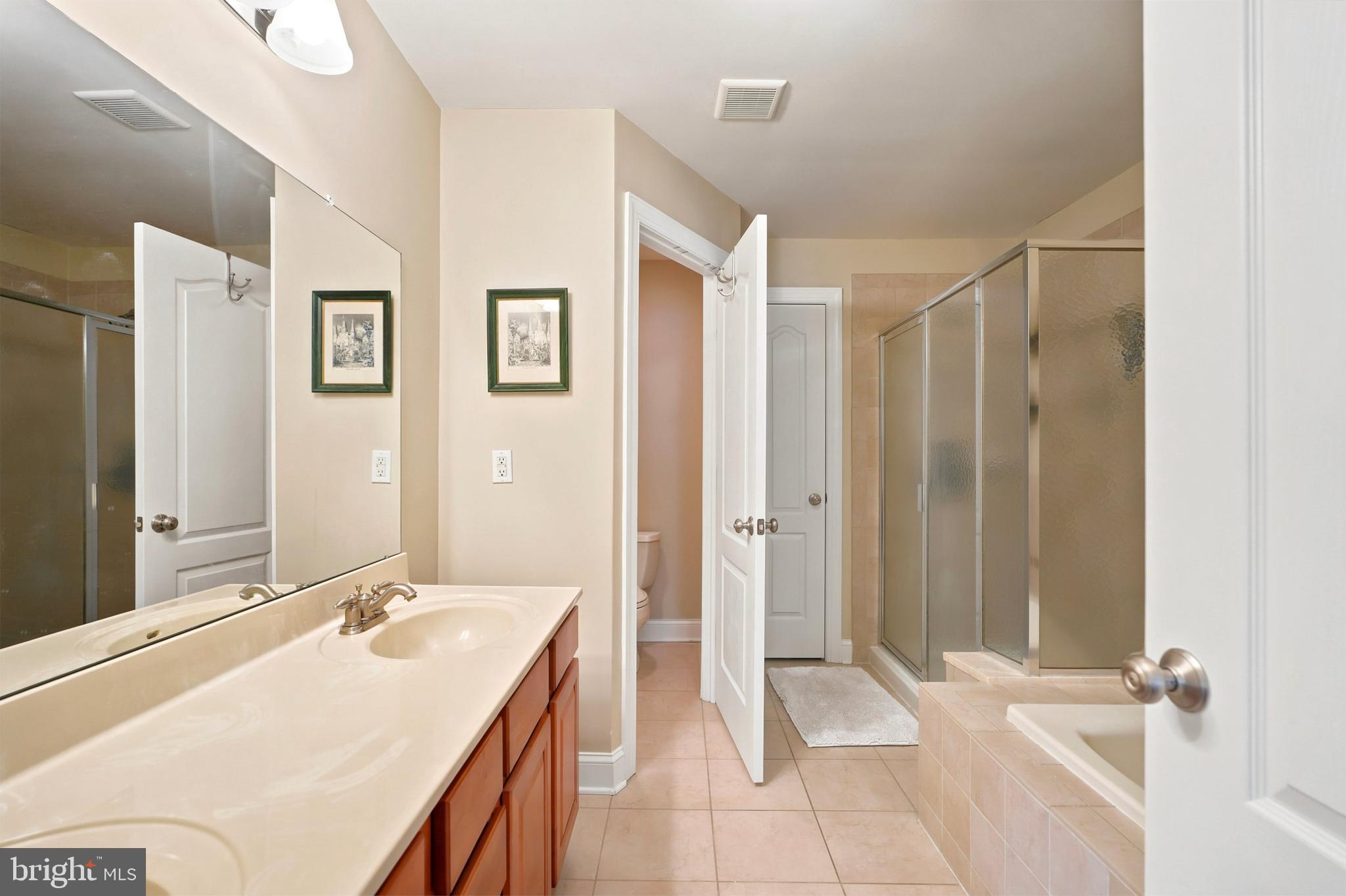 TH AT HERITAGE CNTR - Residential