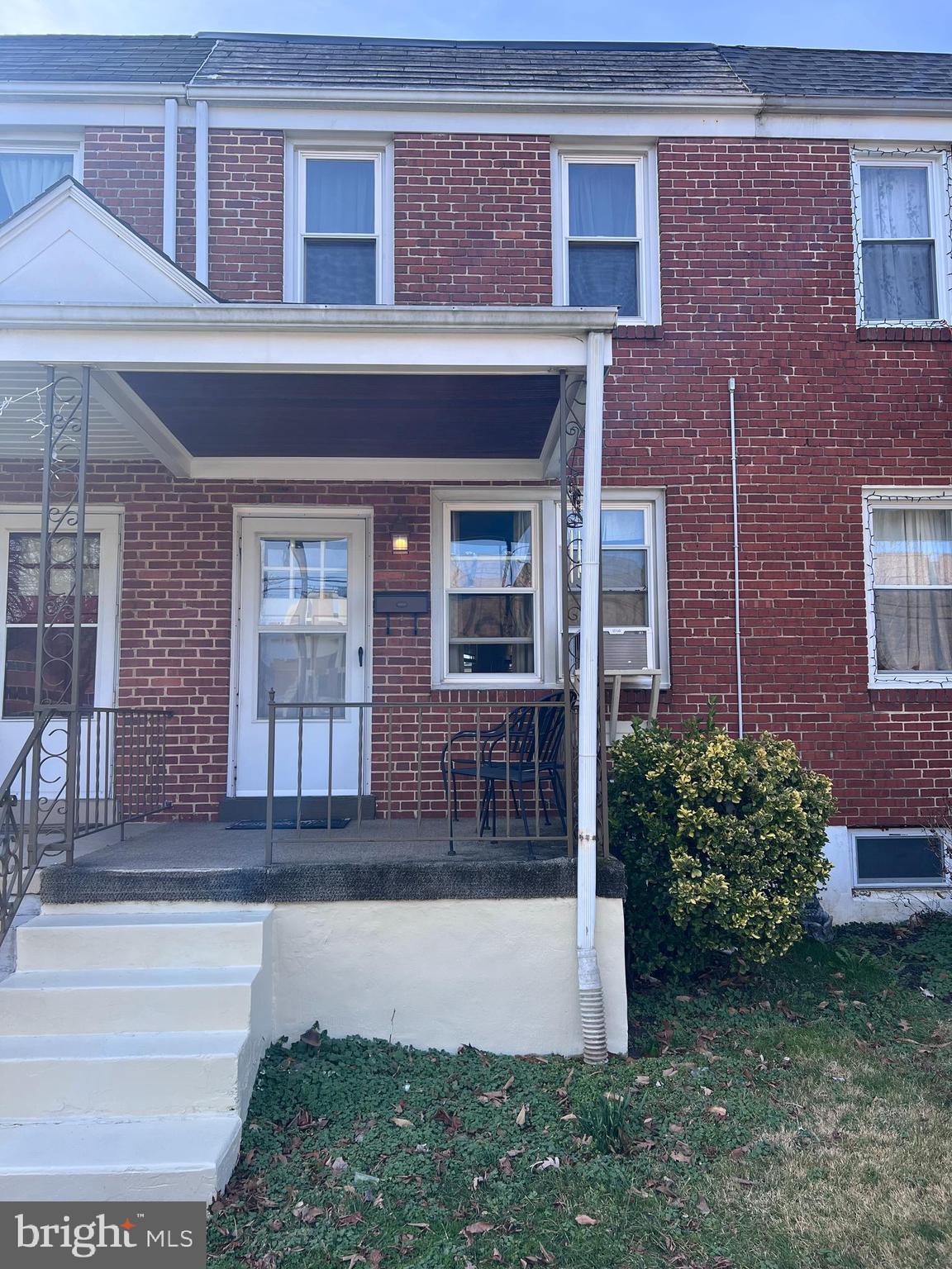 Looking for a nice 2-bedroom 1.5 bath colonial style interior row home. Look no further this home has been well maintained offers 3 finished levels with a walkout lower level. Gleaming hardwood floors are on the main level as well as upper level. Home has had roof replaced as well as windows in the past few years. Updated kitchen with separate dining area overlooks the nice sizes fully fenced rear yard. This home is conveniently located close to 95.