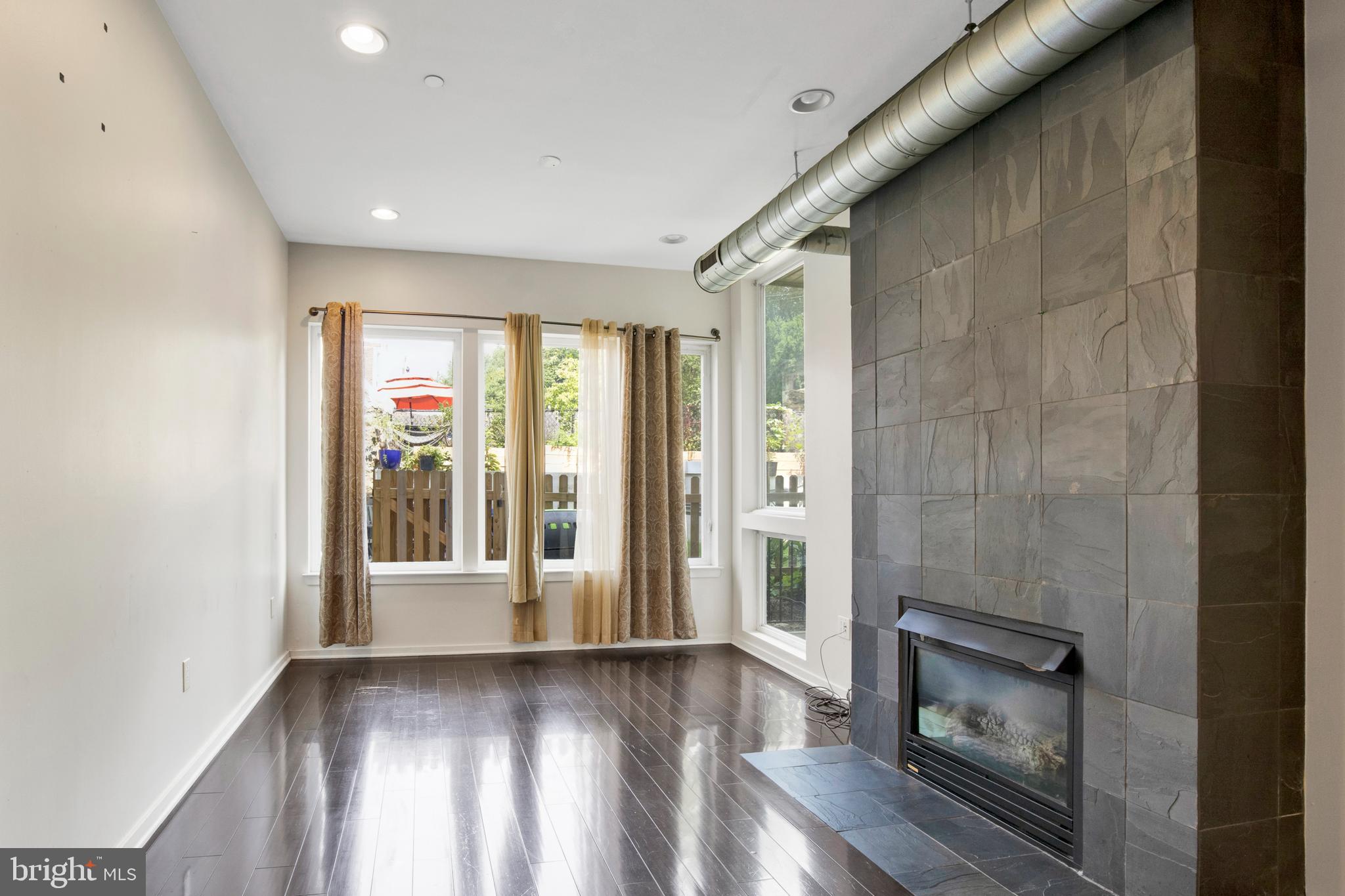 EAST FALLS - Residential