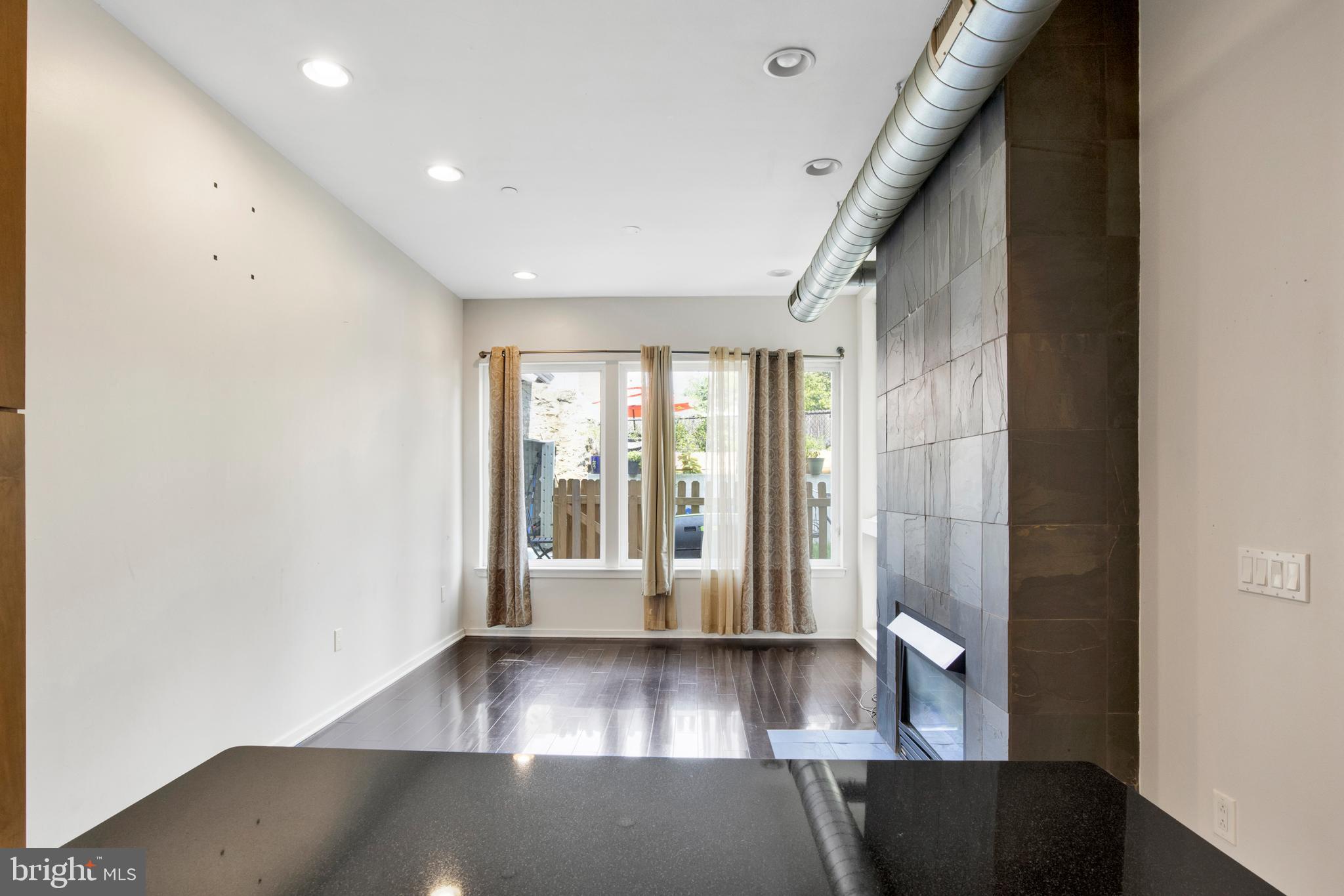 EAST FALLS - Residential