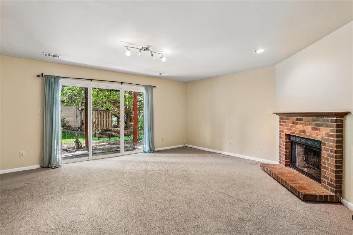 WILLOW COVE TOWNHOMES - Residential