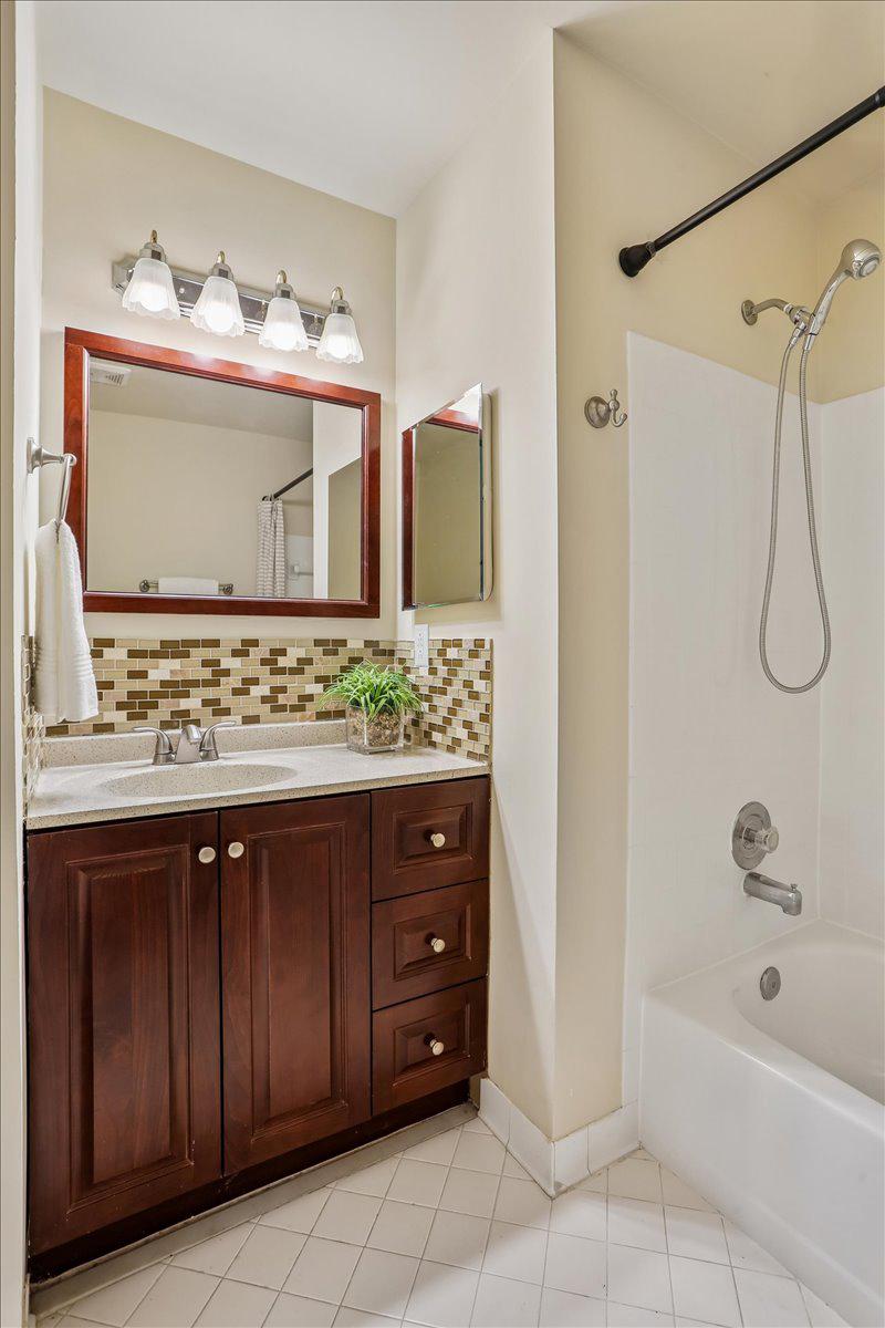 WILLOW COVE TOWNHOMES - Residential