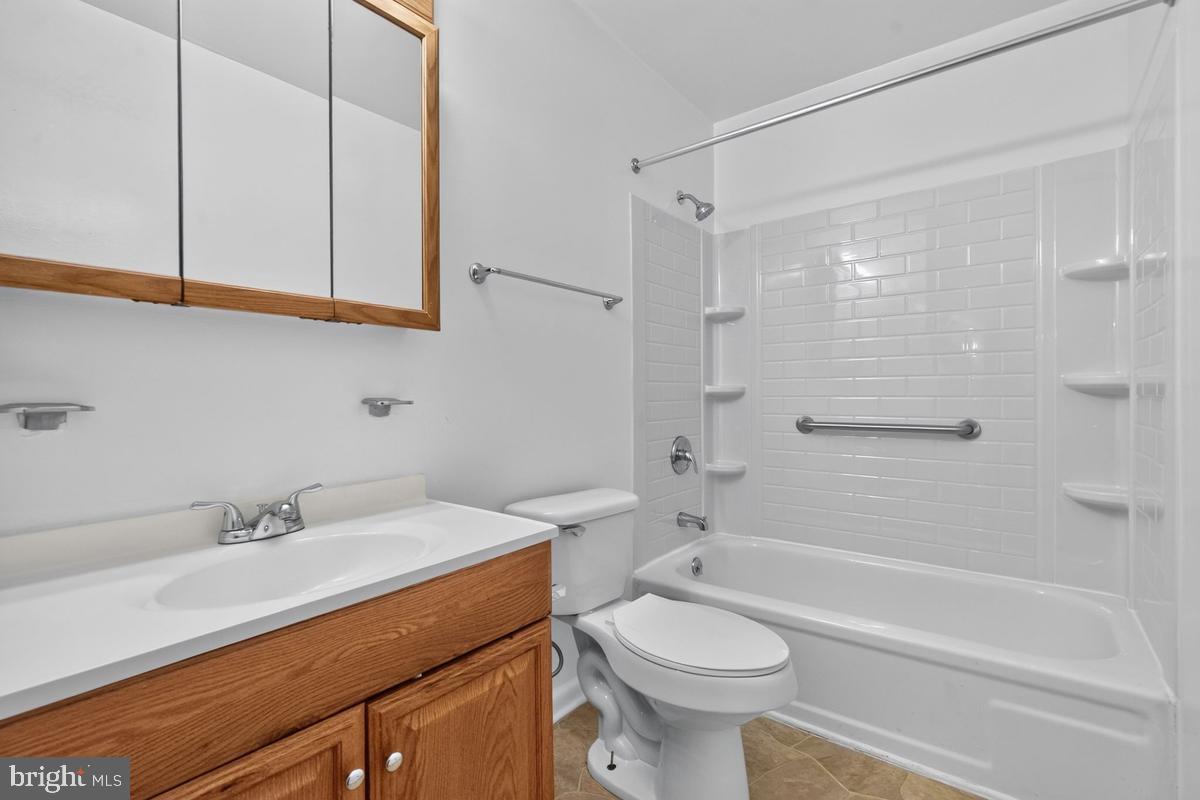 WHISKEY BOTTOM - Residential