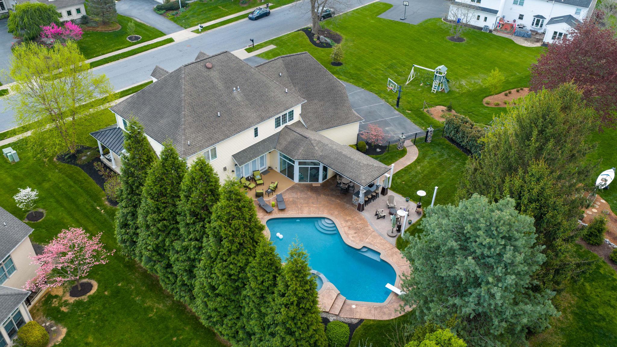 WELLESLEY MANOR - Residential