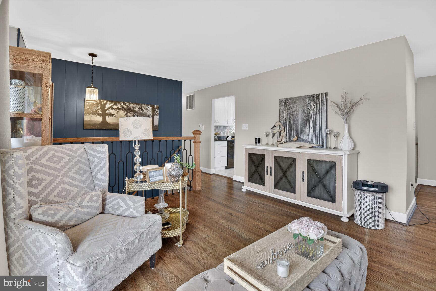 MANOR WOODS - Residential