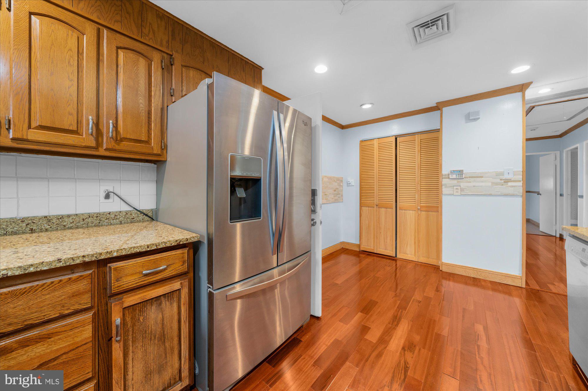 OXFORD VALLEY - Residential