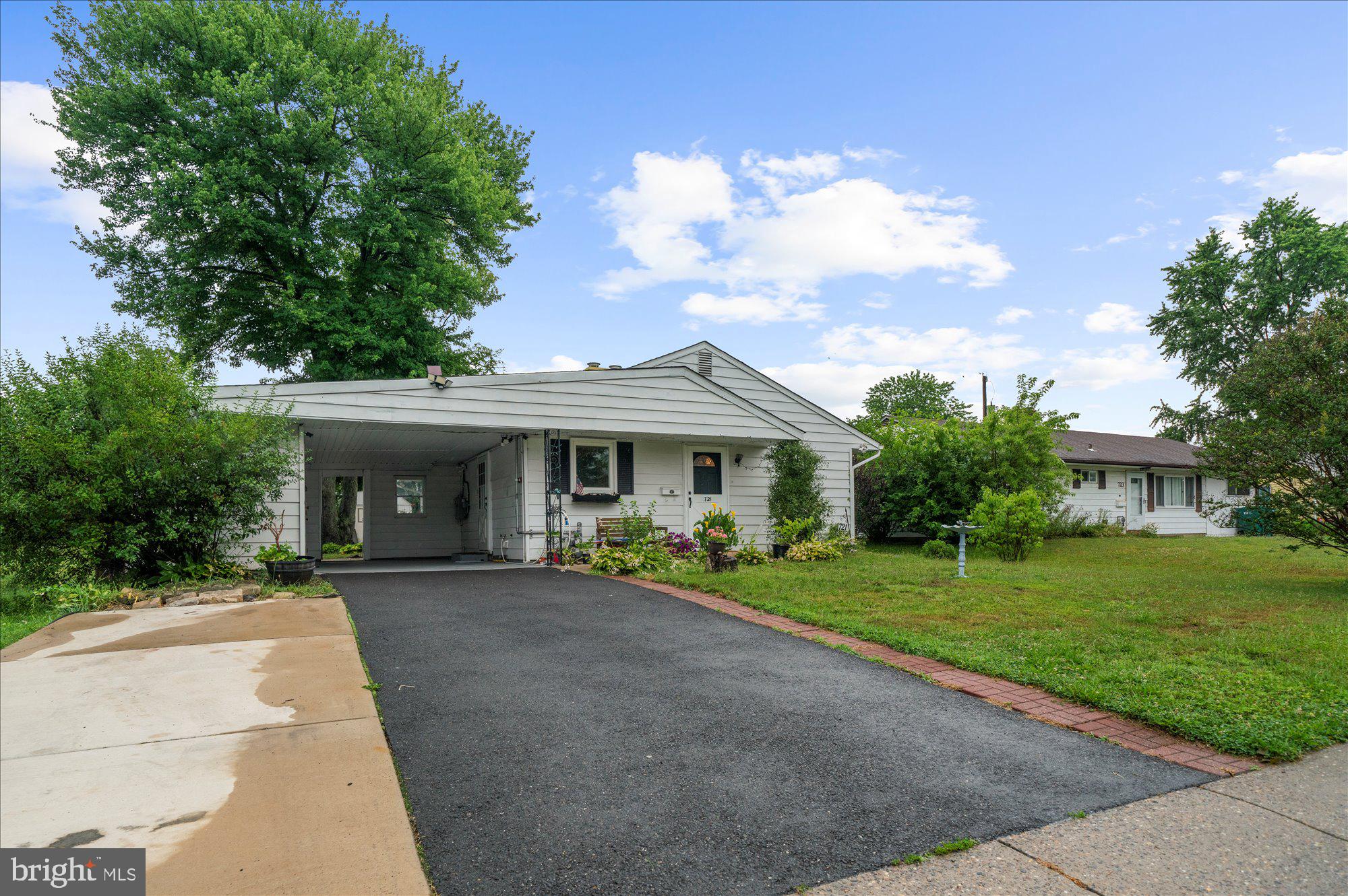OXFORD VALLEY - Residential