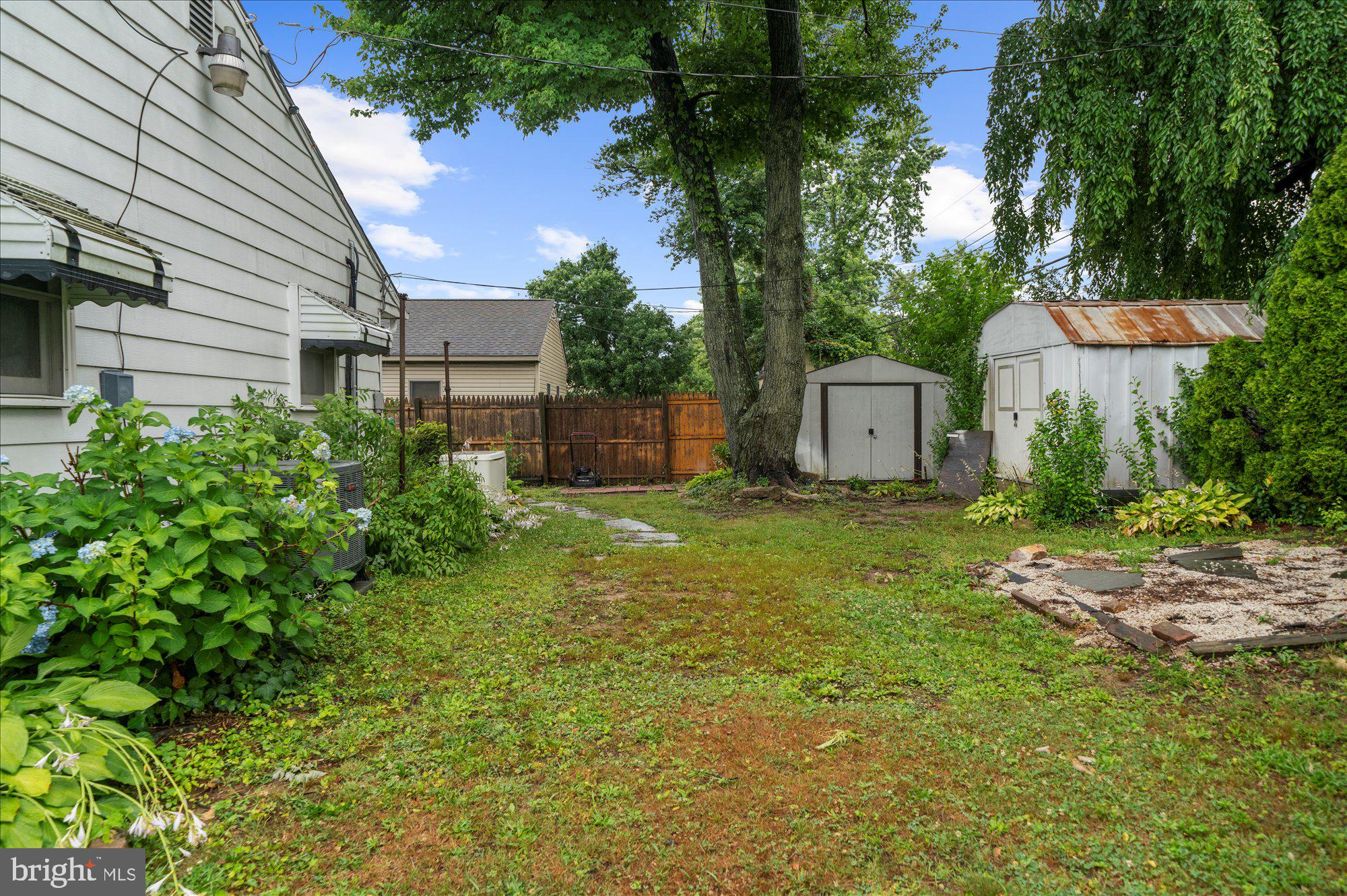 OXFORD VALLEY - Residential