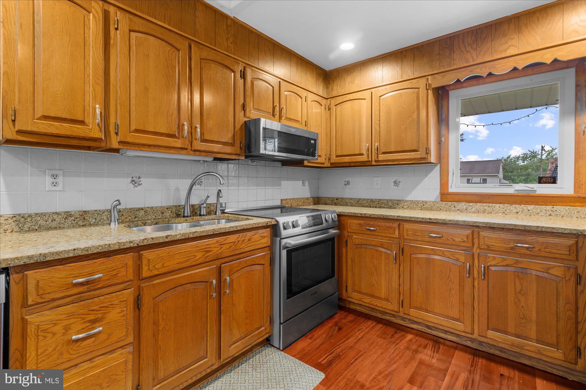 OXFORD VALLEY - Residential