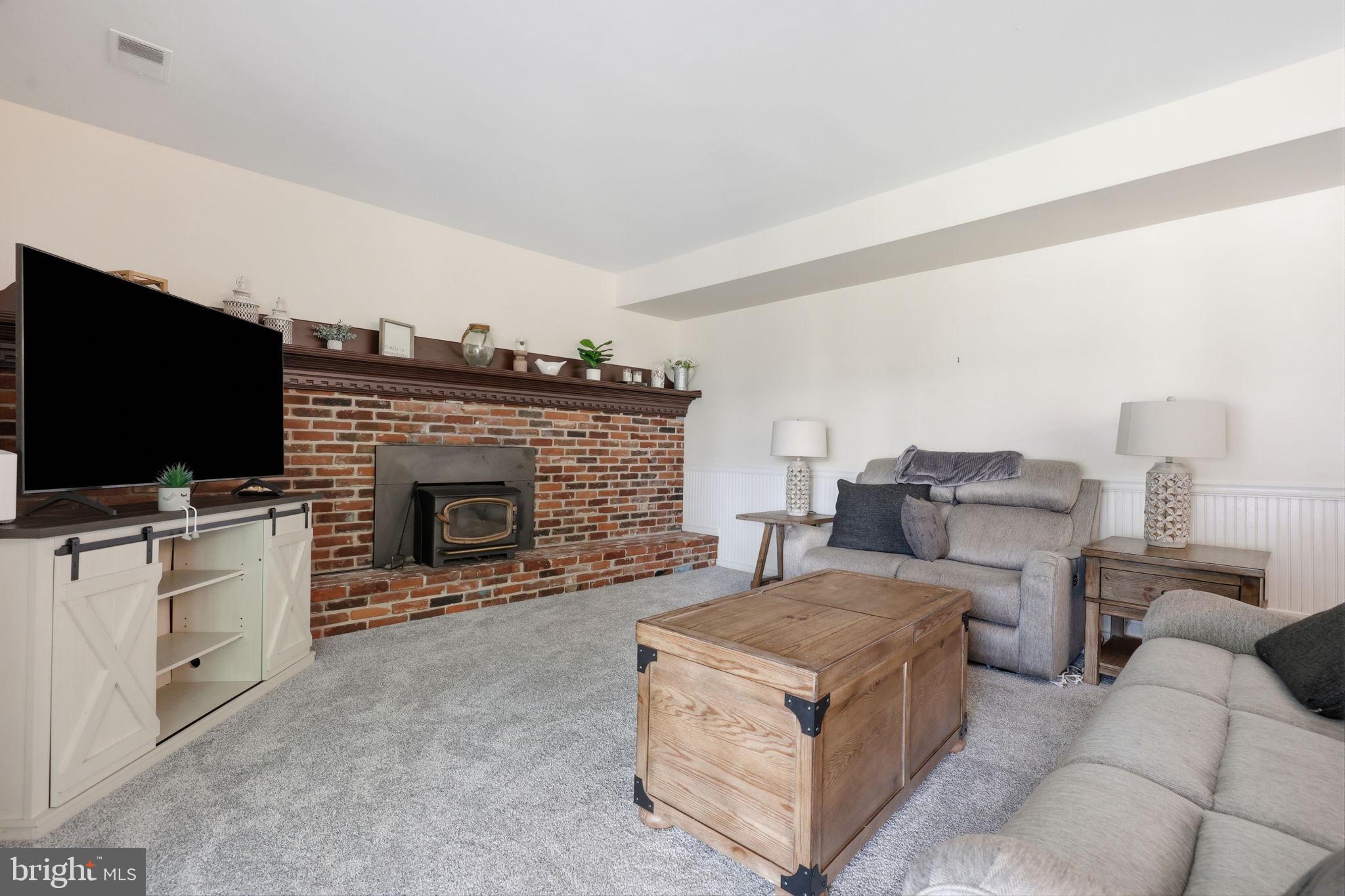 IVY WOODS - Residential