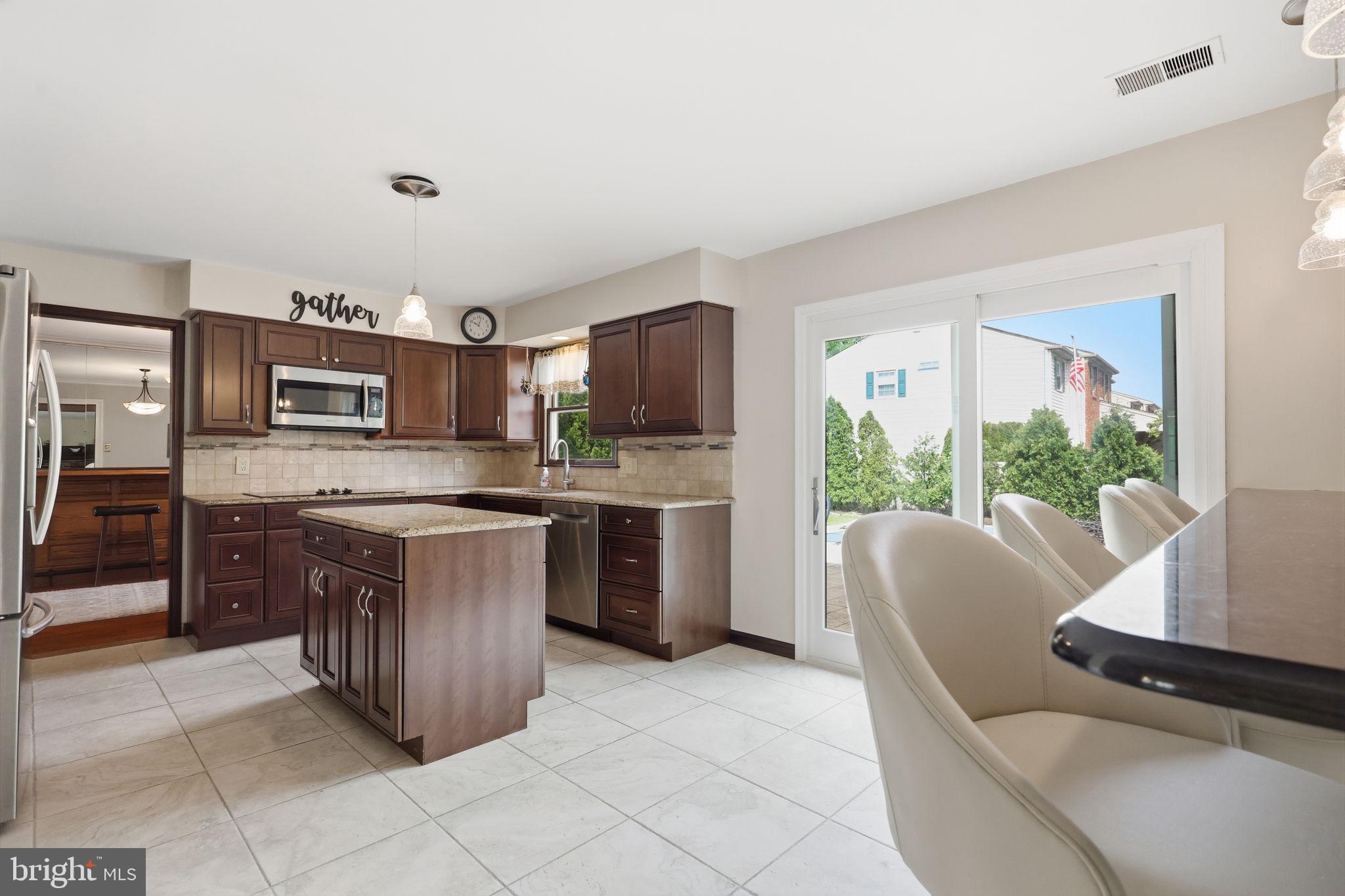 IVY WOODS - Residential